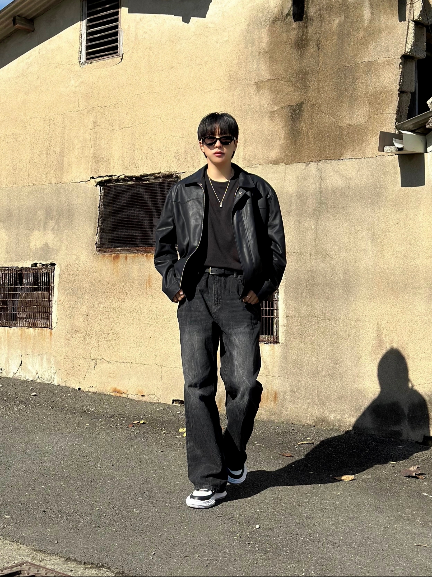Maison Mihara Yasuhiro Wayne OG Sole Leather Low-top Sneakers Black White, Louis Vuitton Silver Lockit Pendant Necklace Sterling Silver 착용 스타일 - 1