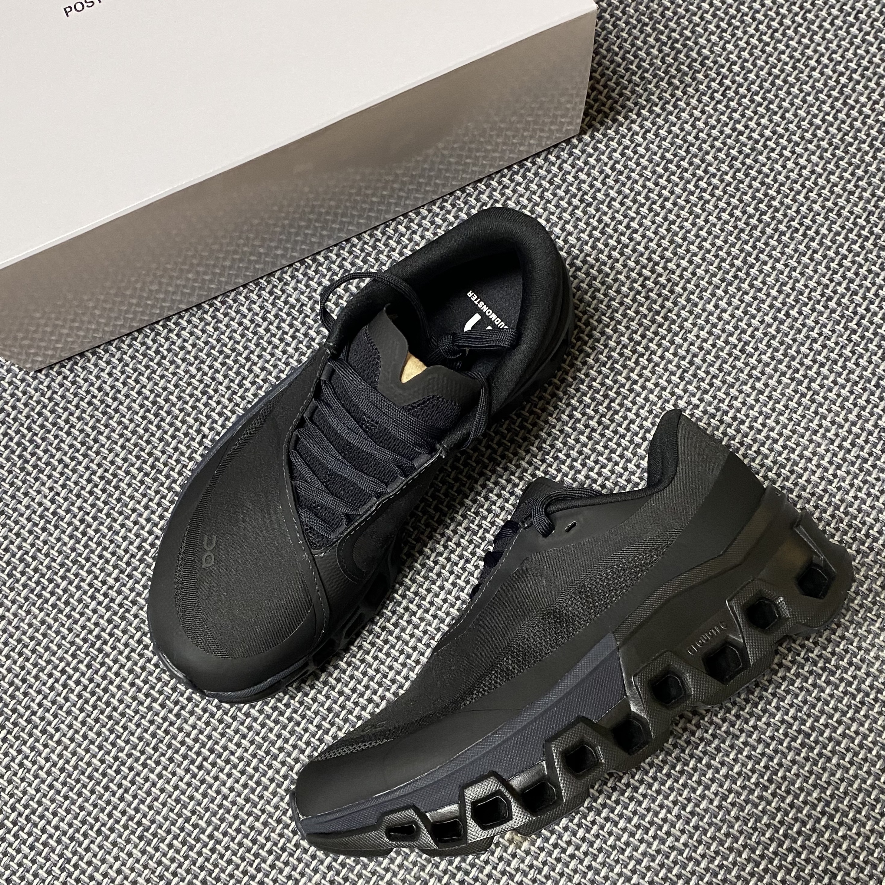 (W) On Running x Post Archive Faction (Paf) Cloudmonster 2 Black Magnet 착용 스타일