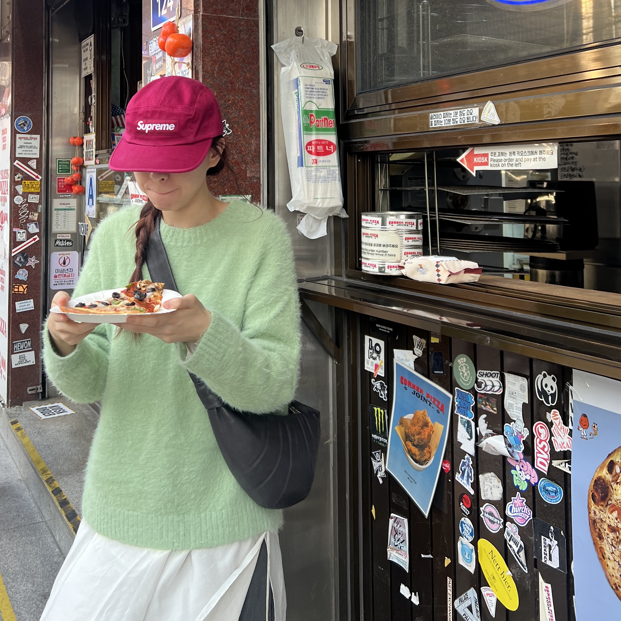 Supreme Washed Chino Twill Camp Cap Cranberry - 24FW, Lemaire Small Croissant Bag Soft Grained Leather Dark Chocolate 착용 스타일