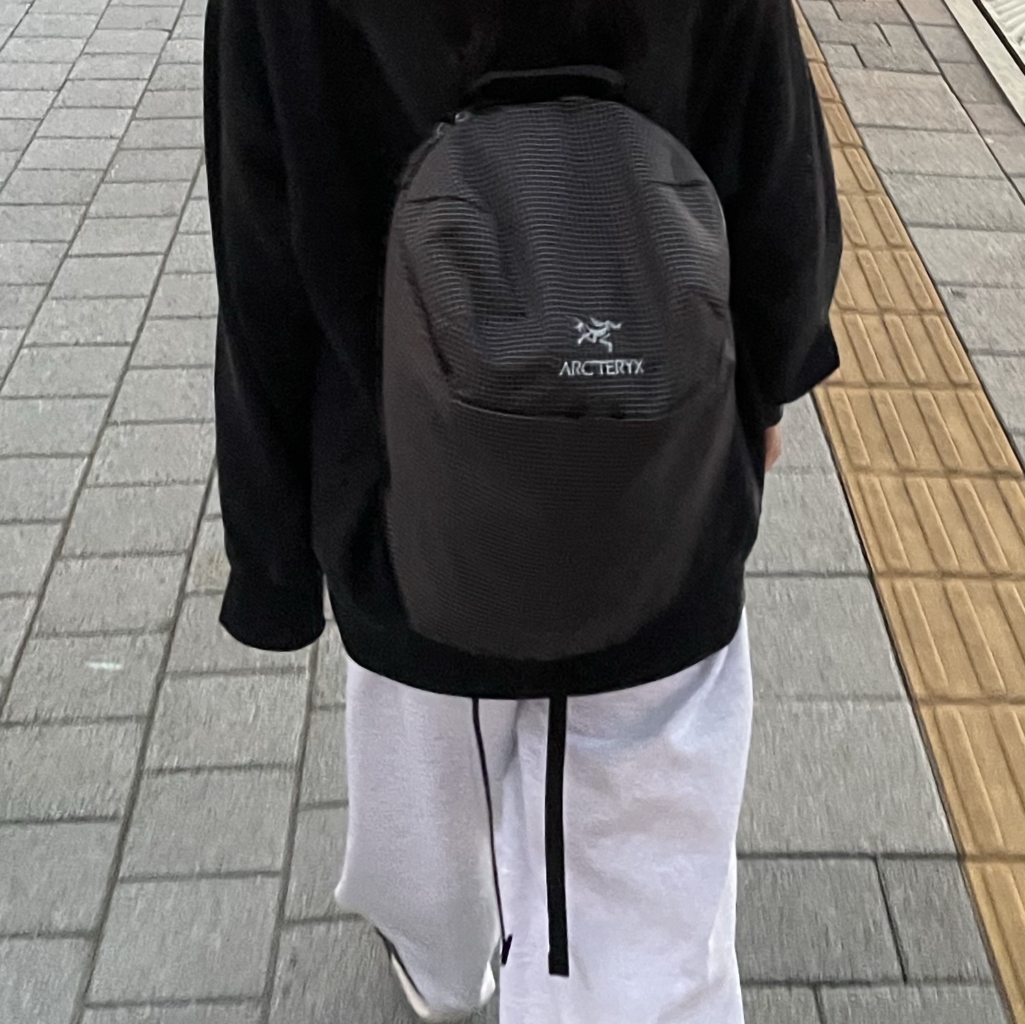 Arc'teryx Konseal 15 Backpack Black 착용 스타일