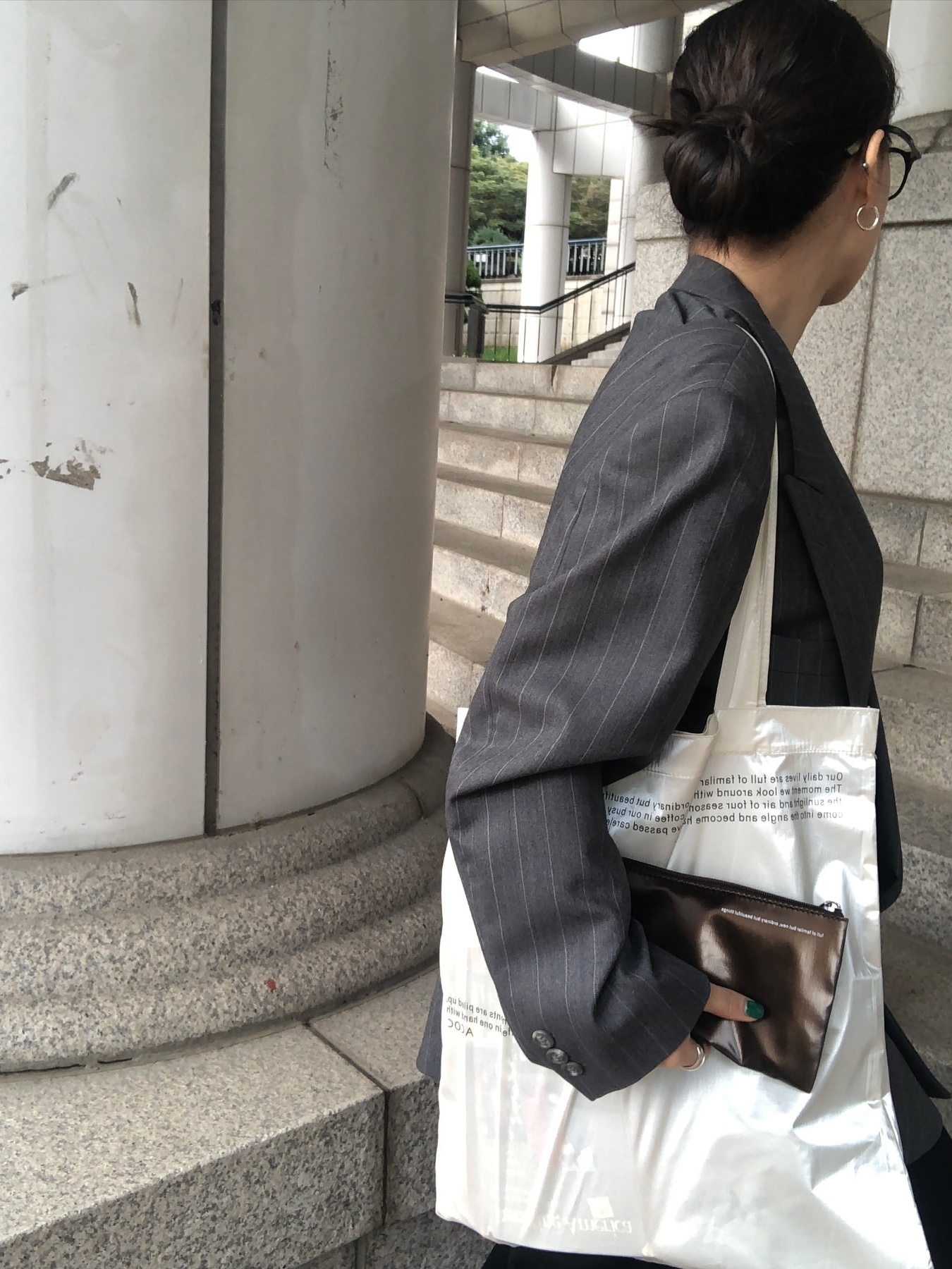 ACOC Milestone Pouch Brown 착용 스타일 - 2