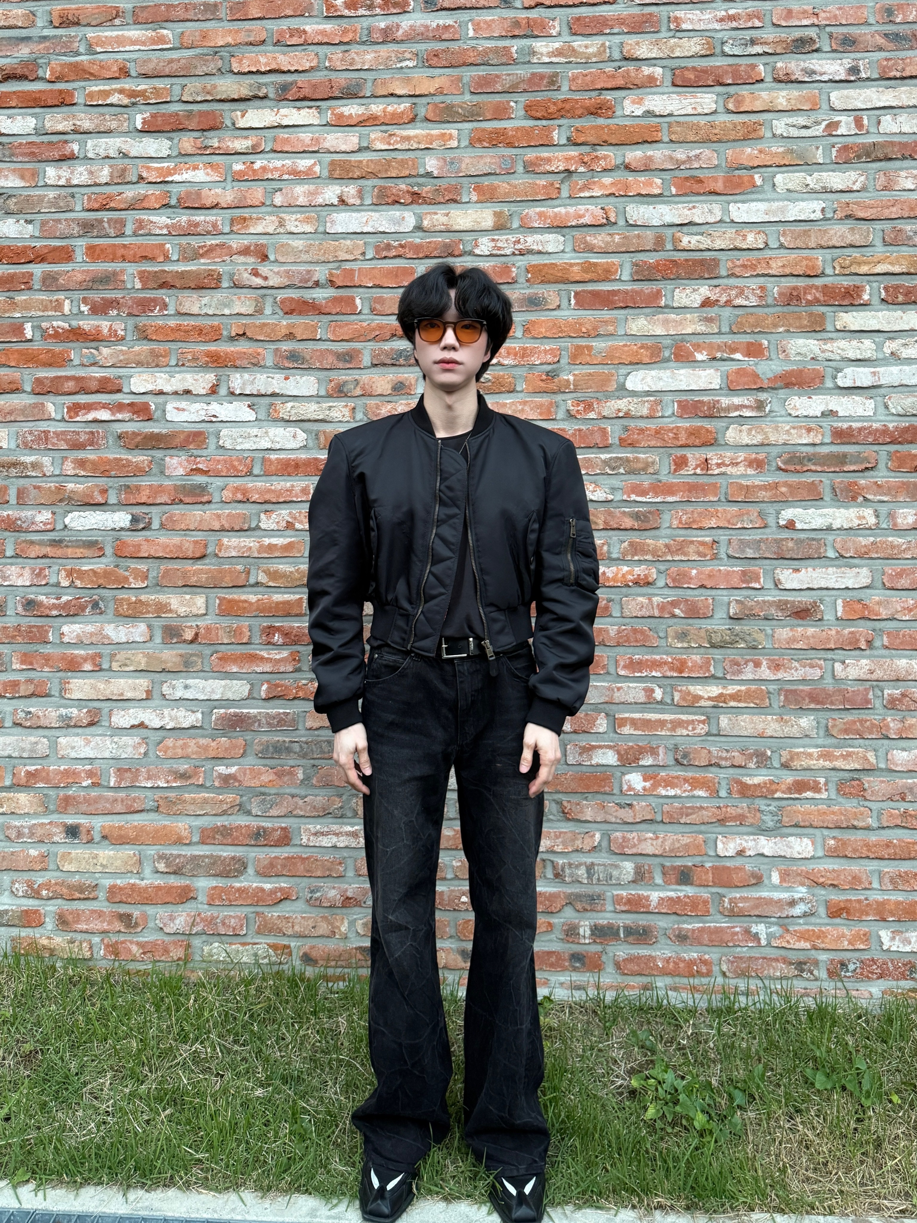 Balenciaga Bomber Dark Green, Nike x Martine Rose Shox MR4 Black 착용 스타일 - 2