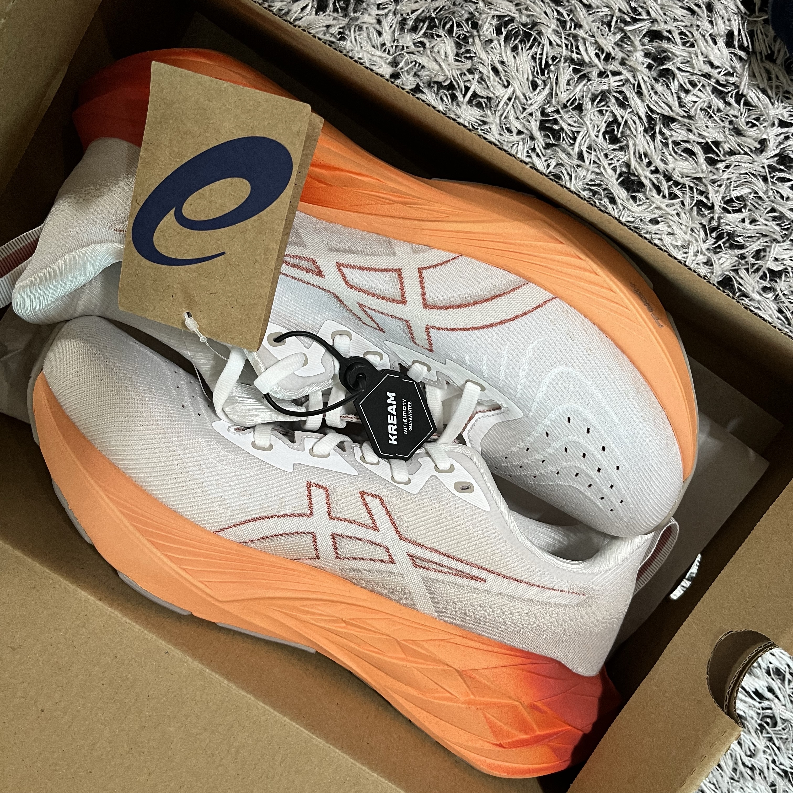Asics Novablast 4 White Moonrock 착용 스타일