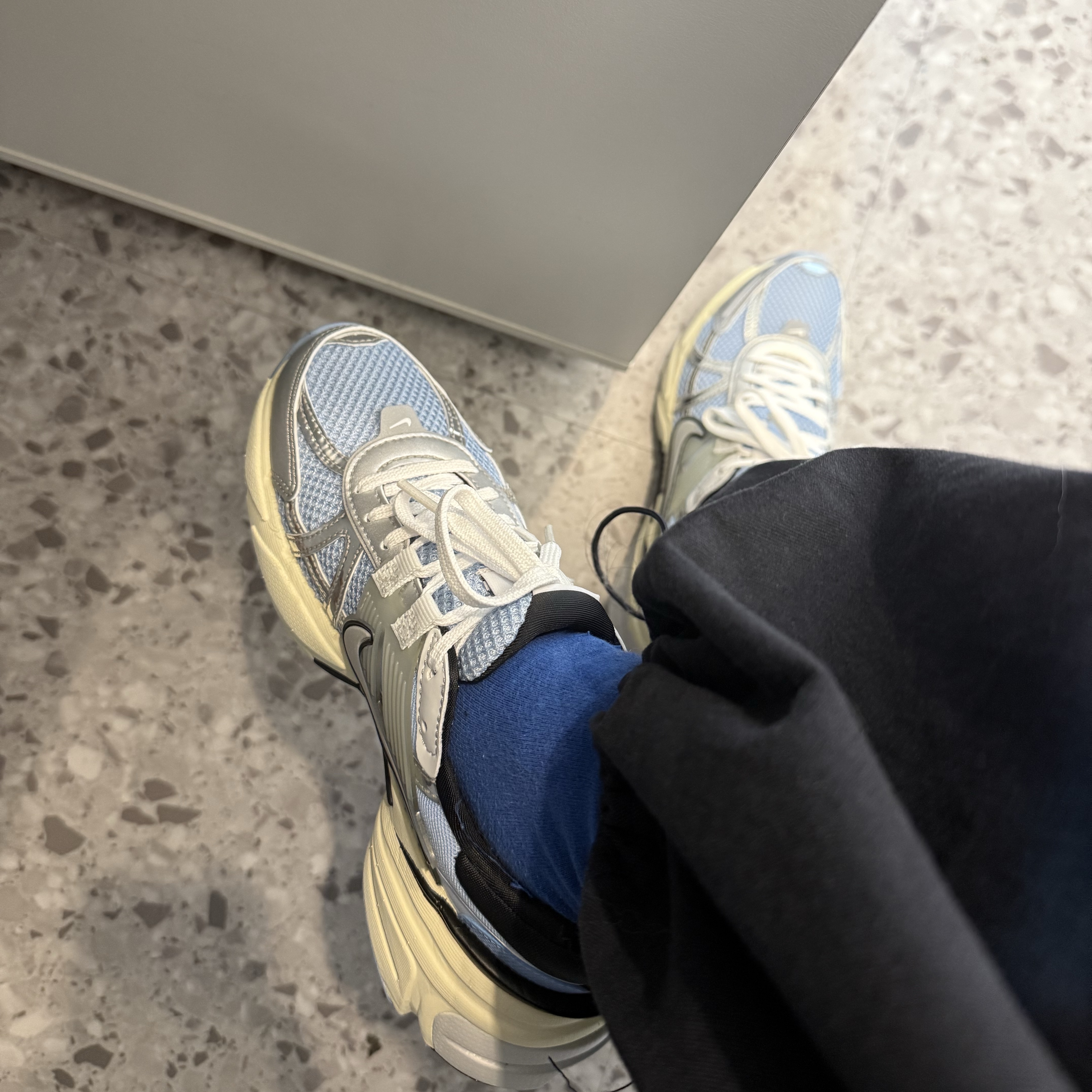 (W) Nike V2K Run Psychic Blue Black 착용 스타일