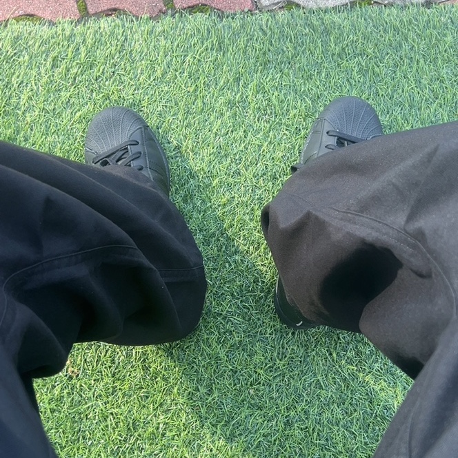 Adidas Superstar Triple Black 착용 스타일