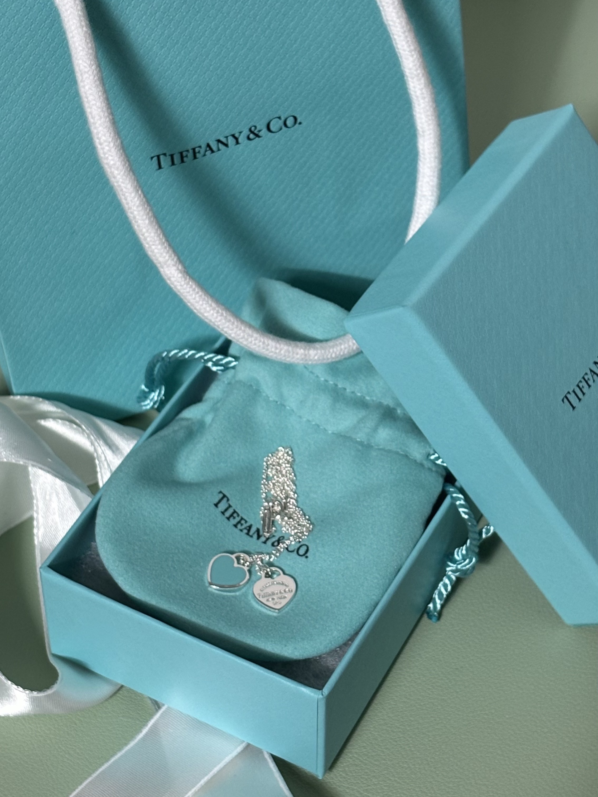 Tiffany & Co. Return To Tiffany Blue Double Heart Tag Pendant Mini Silver 착용 스타일