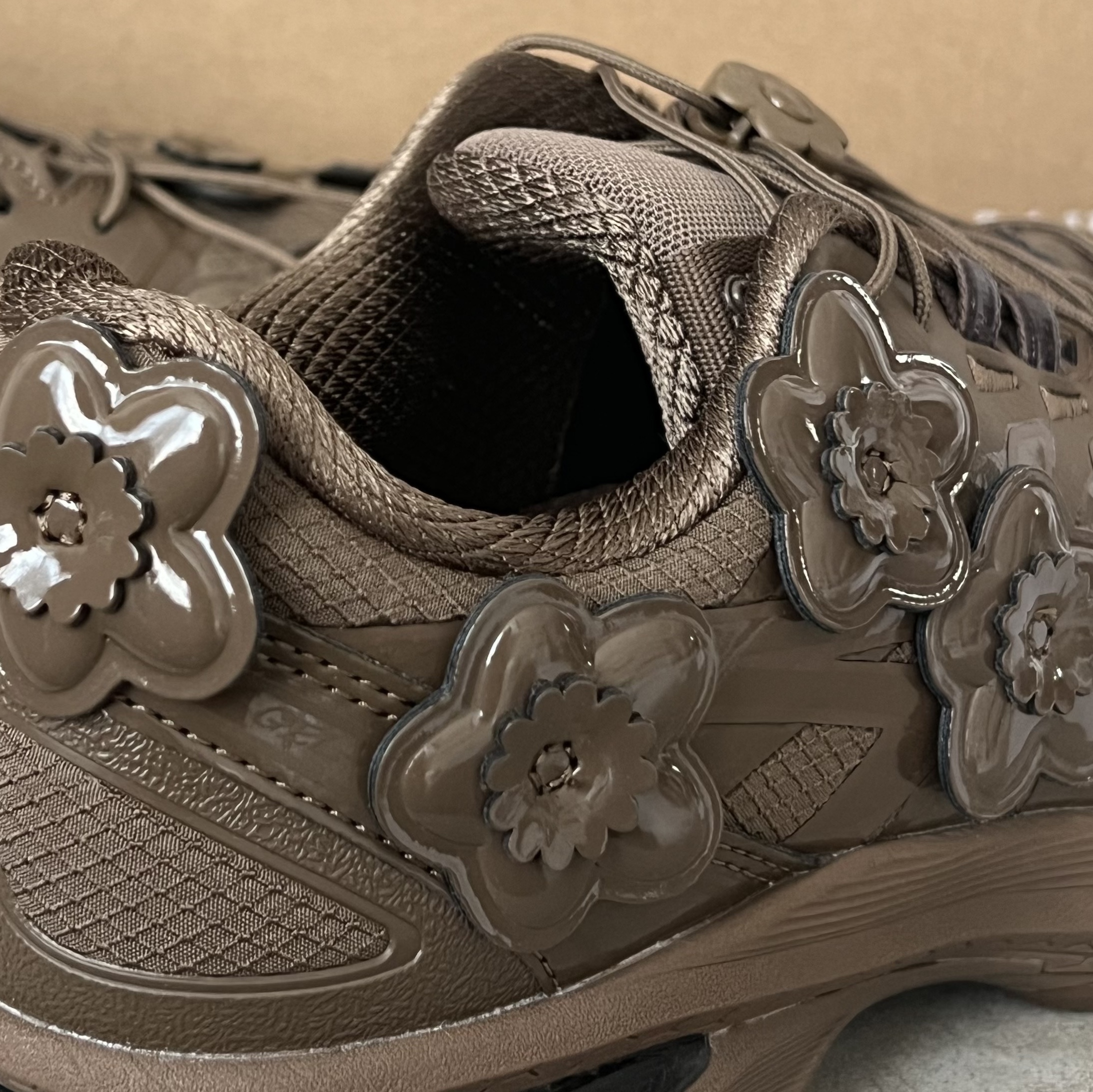 Asics x Cecilie Bahnsen Gel-Terrain Sepia 착용 스타일