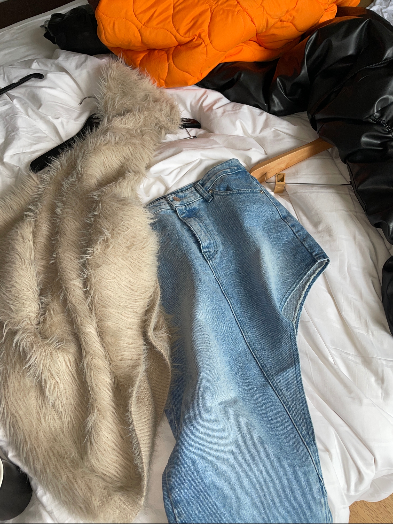 Acne Studios Mohair Checked Muffler Beige Yellow, (W) UGG Classic Chillapeak Burnt Cedar 착용 스타일 - 5