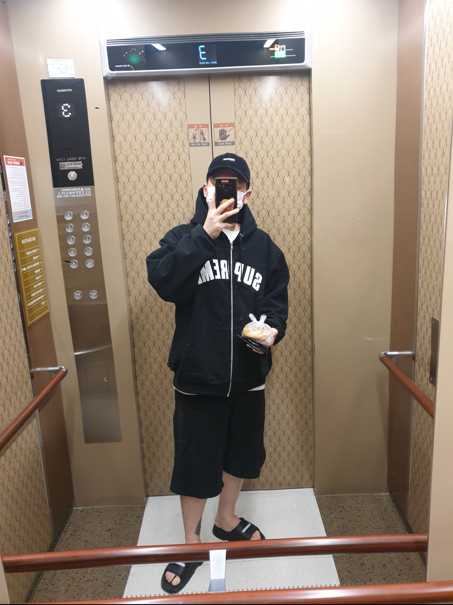 Supreme Arc Thermal Lined Zip Up Hooded Sweatshirt Black - 24FW, Supreme Ripple Corduroy Small Box 6-Panel Cap Navy - 20FW 착용 스타일