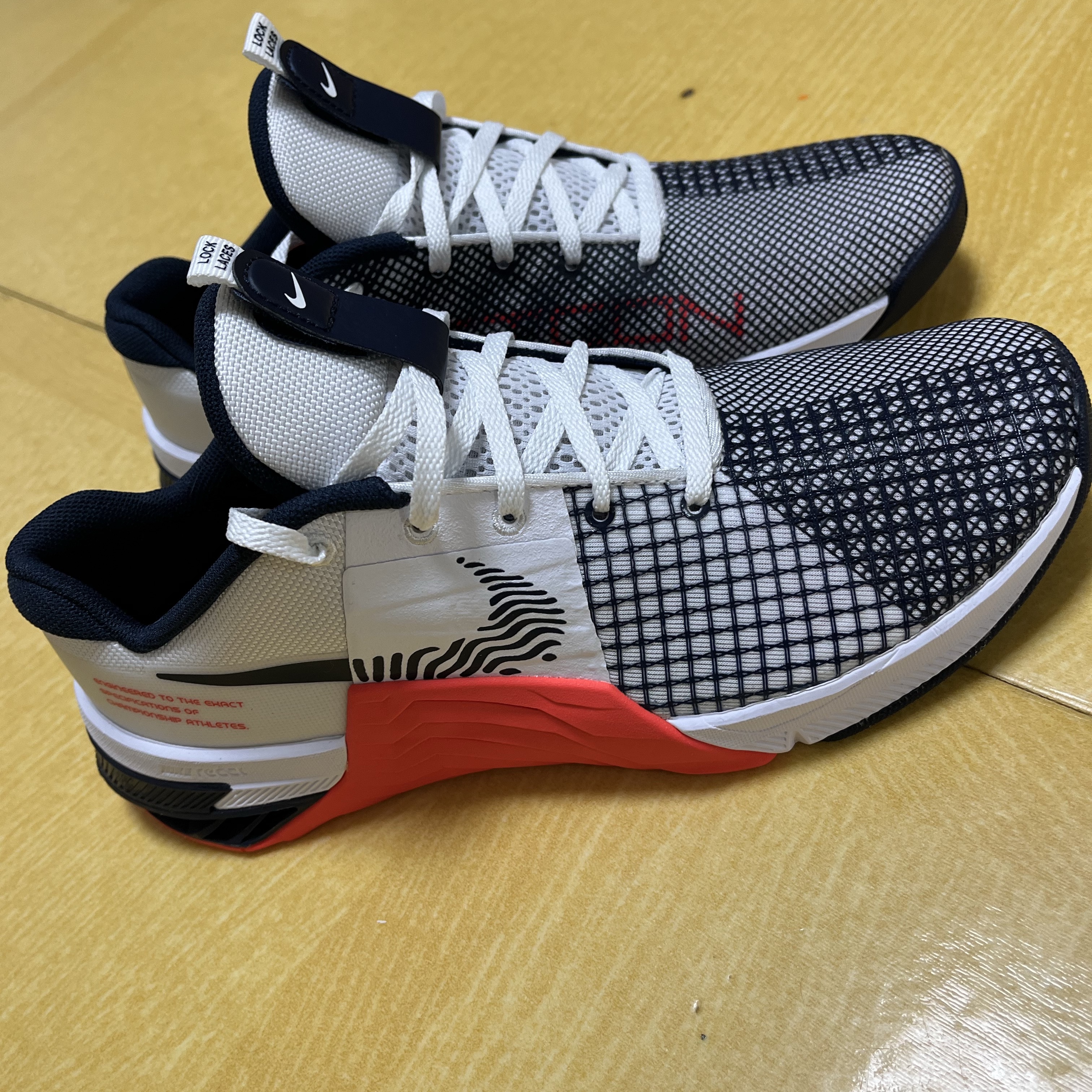 Nike Metcon 8 White Bright Crimson 착용 스타일