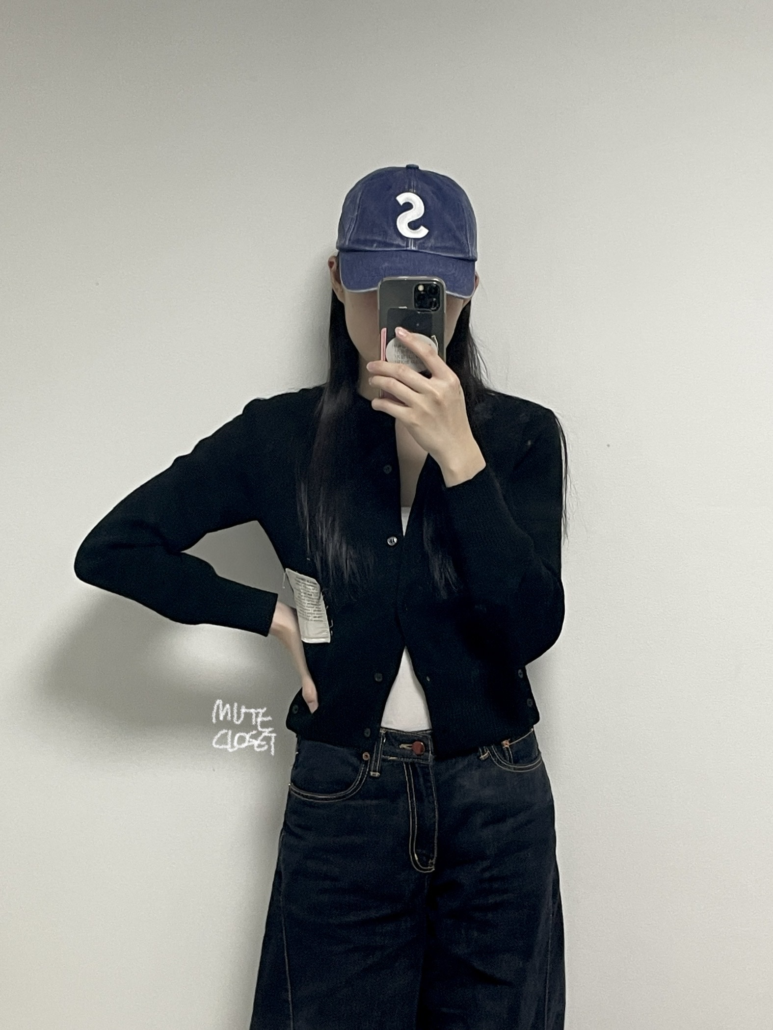 (W) Matin Kim Typo Patch Round Cardigan Black, Supreme Pigment Canvas S Logo 6-Panel Navy - 23SS 착용 스타일