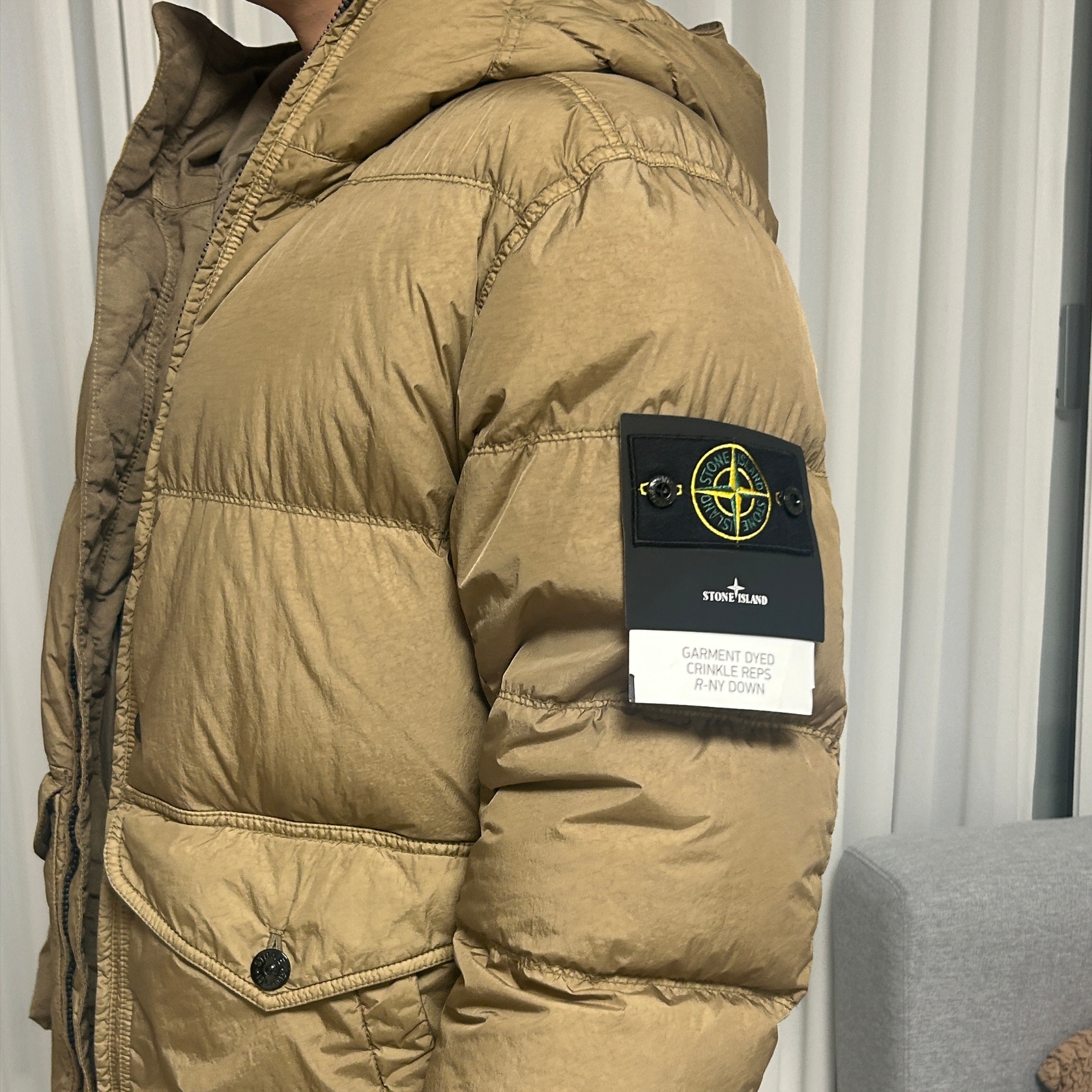 Stone Island 40723 Crinkle Reps Hooded Down Jacket Biscuit - 24FW 착용 스타일 - 2