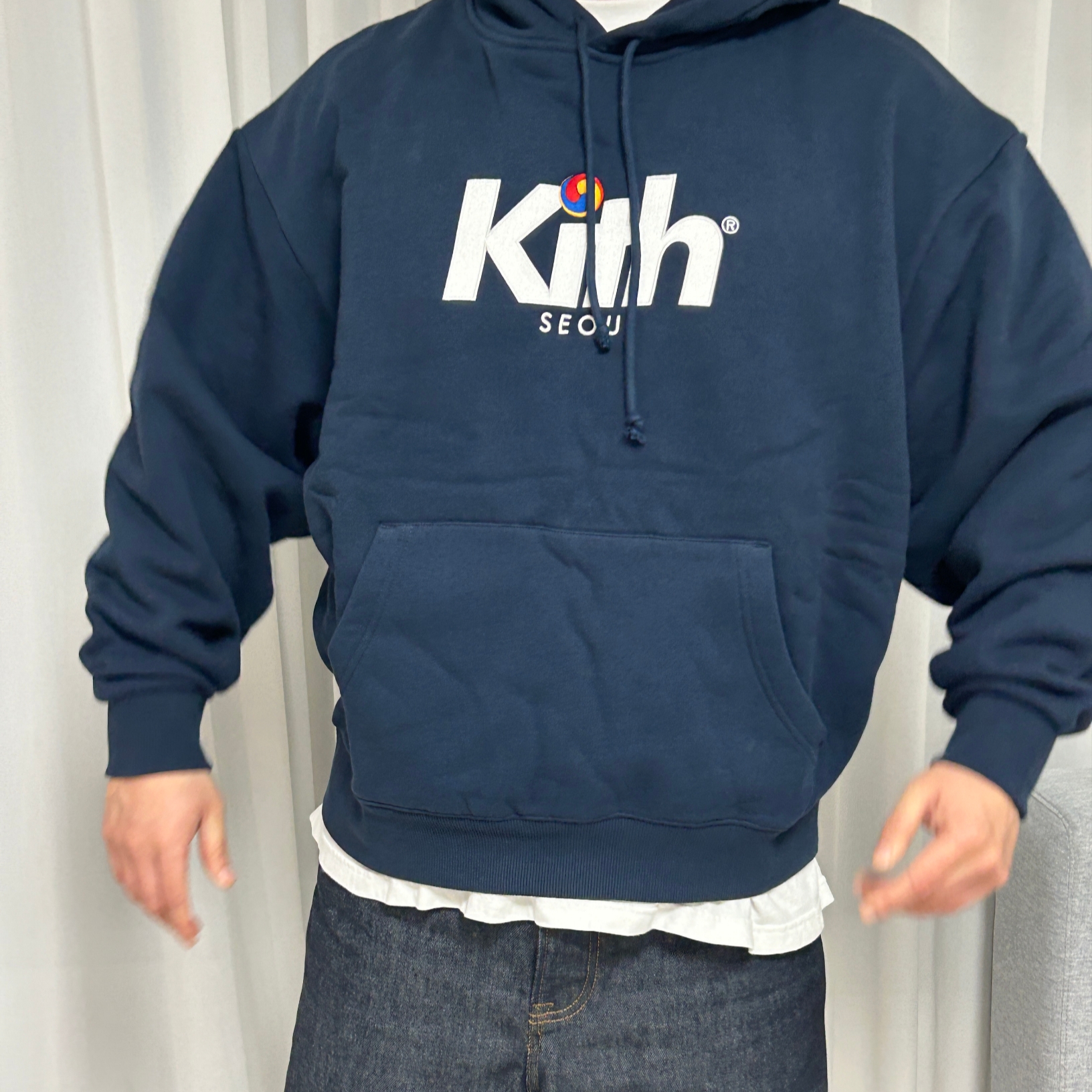 Kith Seoul Nelson Hoodie Black 착용 스타일 - 2