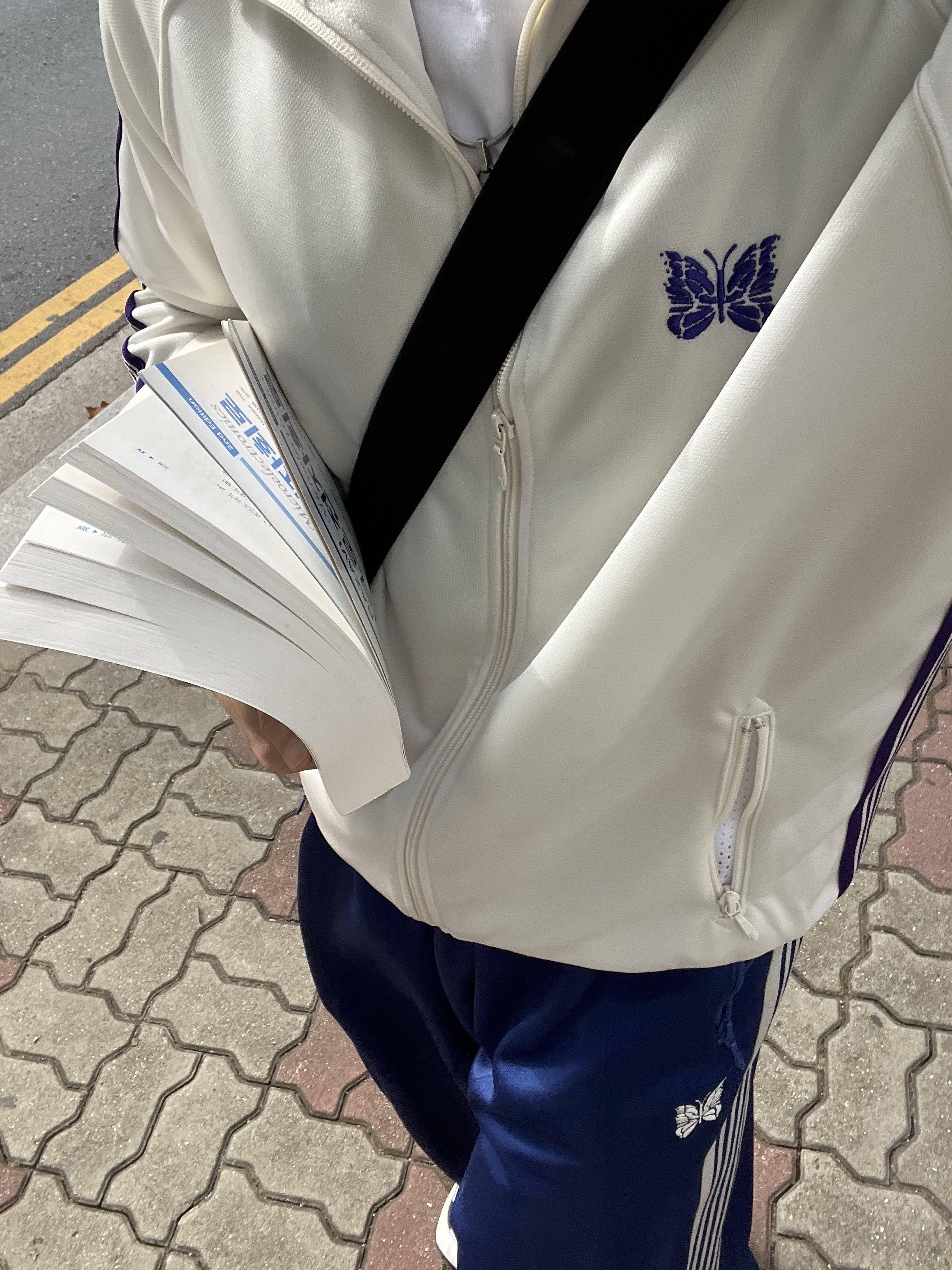 Needles H.D. Track Pants Poly Smooth Royal, Needles Track Jacket Poly Smooth Ice White 착용 스타일 - 4