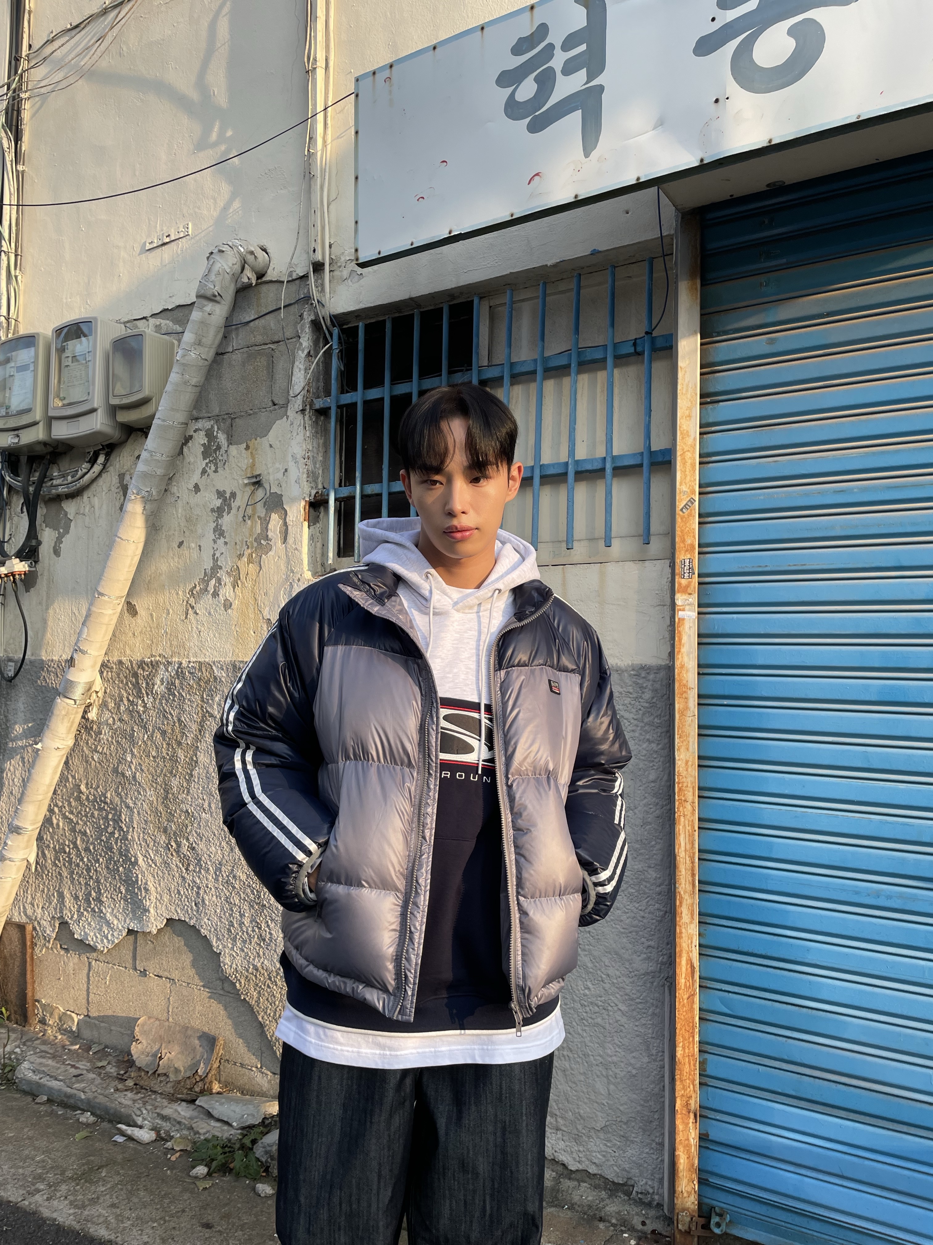 SPORT CHAMBER SC Big Flash Hoodie T-Shirt Navy 착용 스타일 - 3