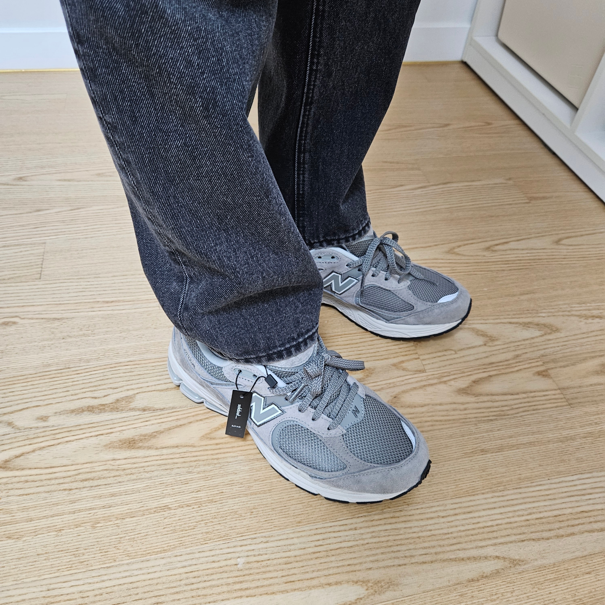 New Balance 2002R Grey 착용 스타일 - 4