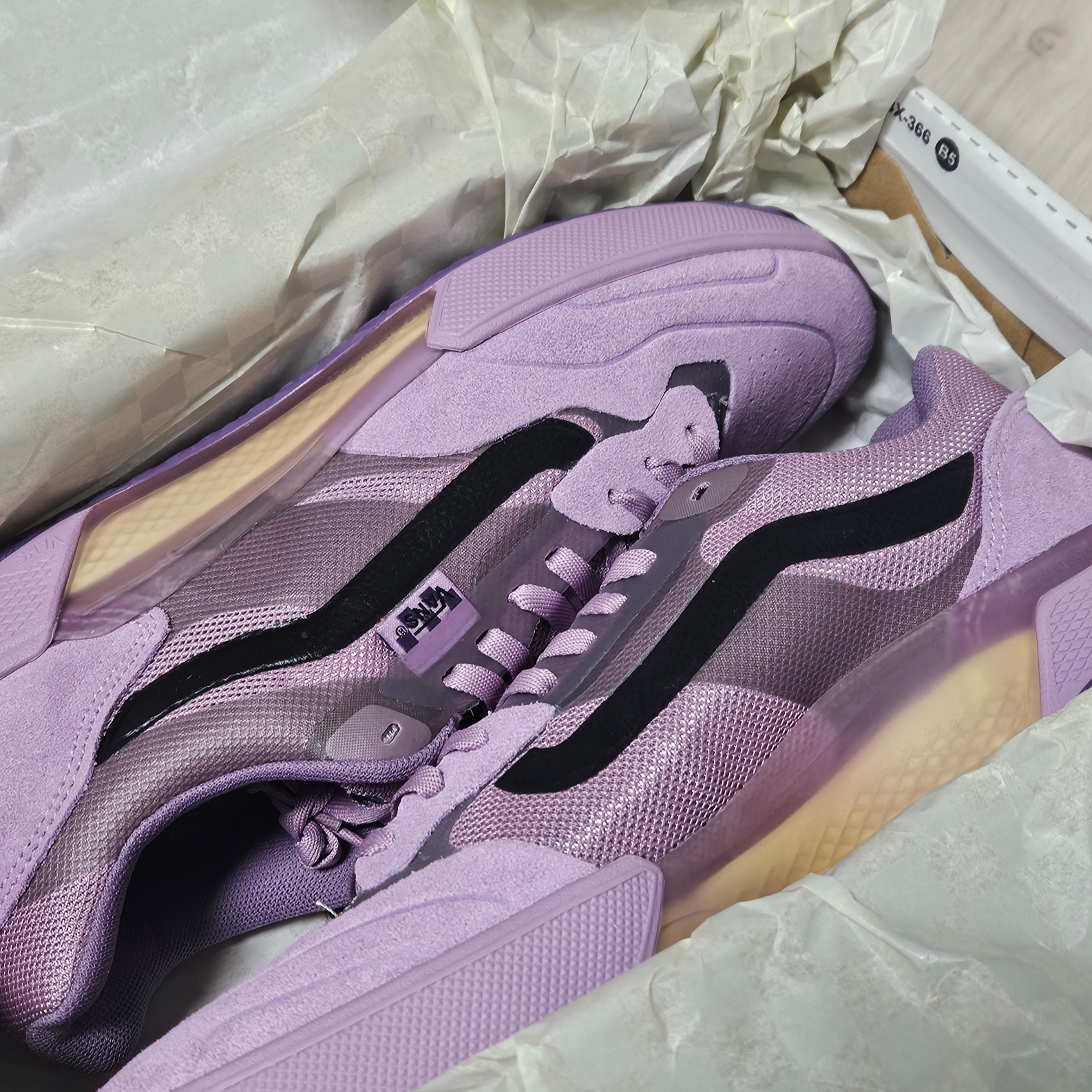 Vans Ave 2.0 Lavender Fog Black 착용 스타일