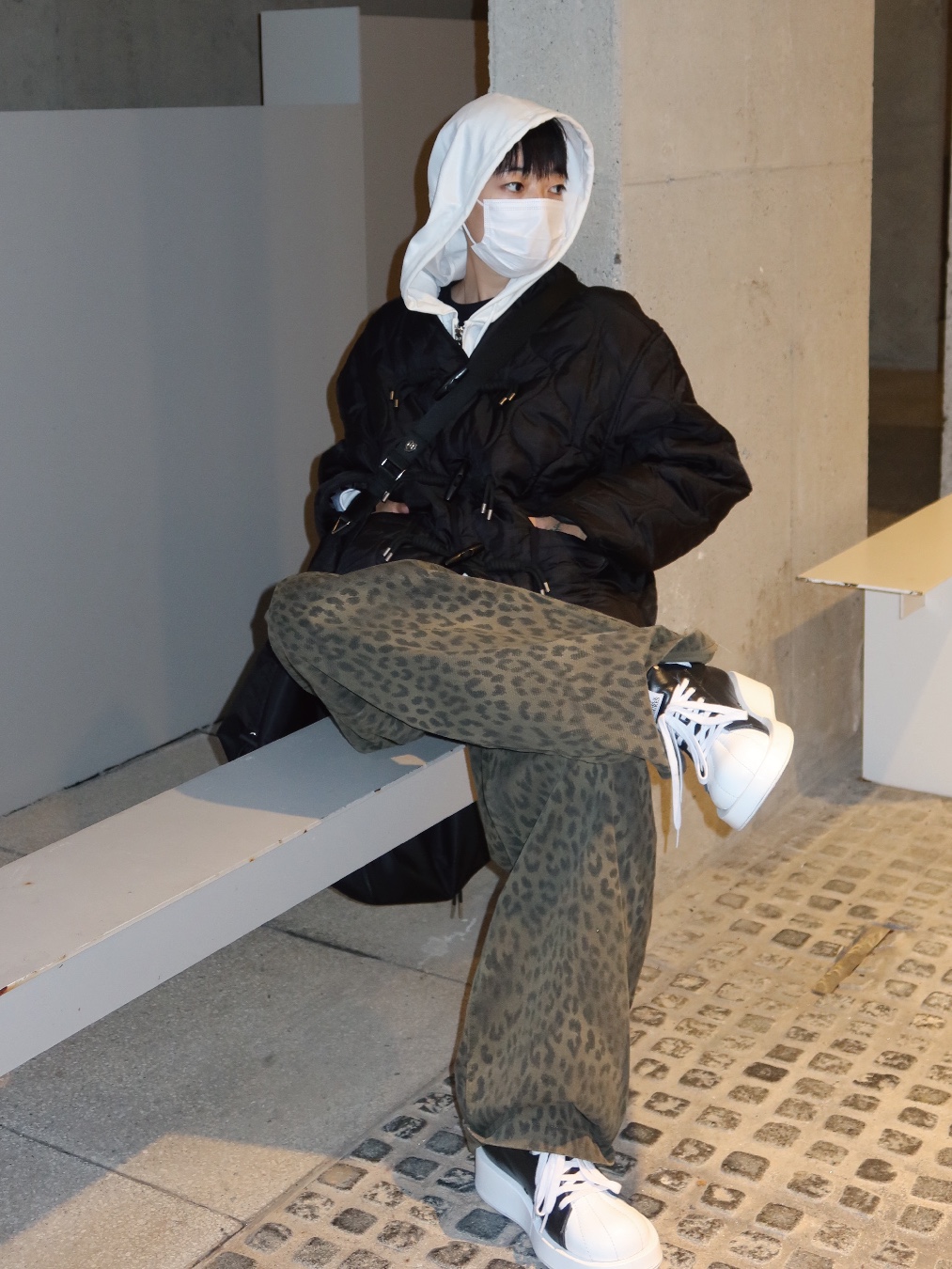 ersco Leopard Baggy Trousers Khaki 착용 스타일 - 2