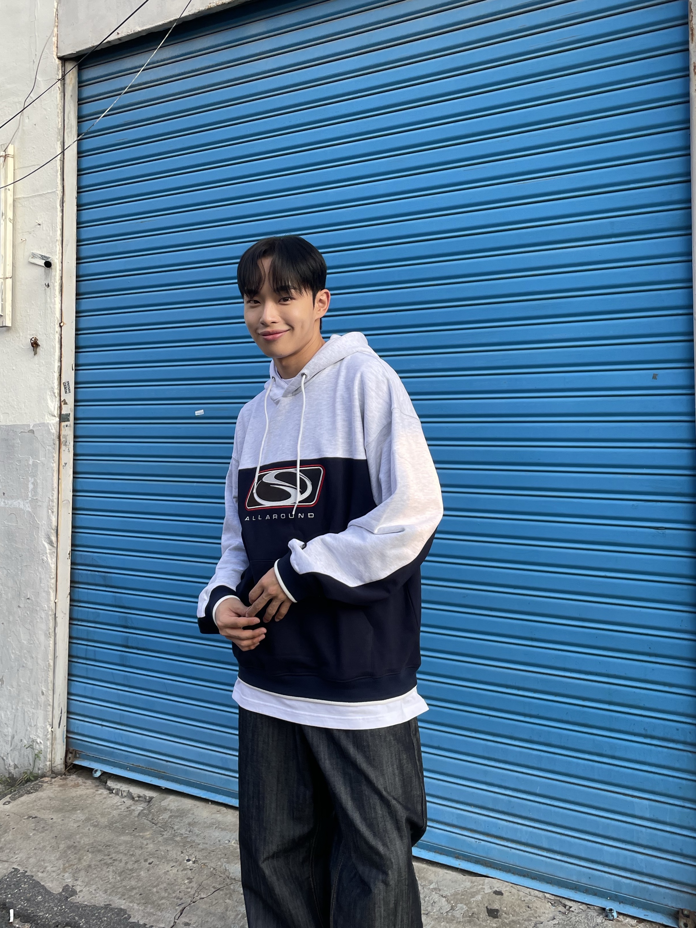 SPORT CHAMBER SC Big Flash Hoodie T-Shirt Navy 착용 스타일 - 2