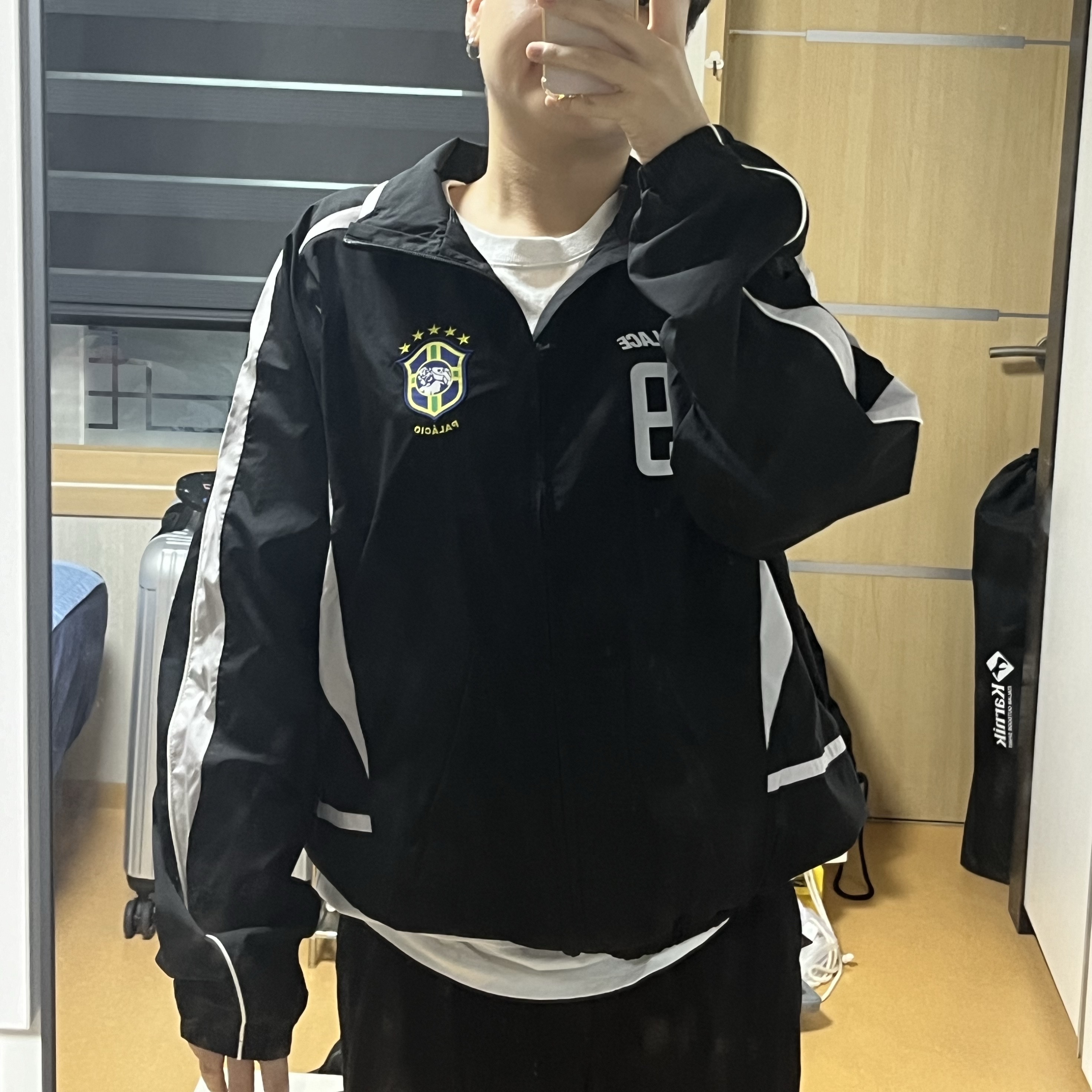 Palace Pro Team 02 Shell Jacket Black - 24FW 착용 스타일