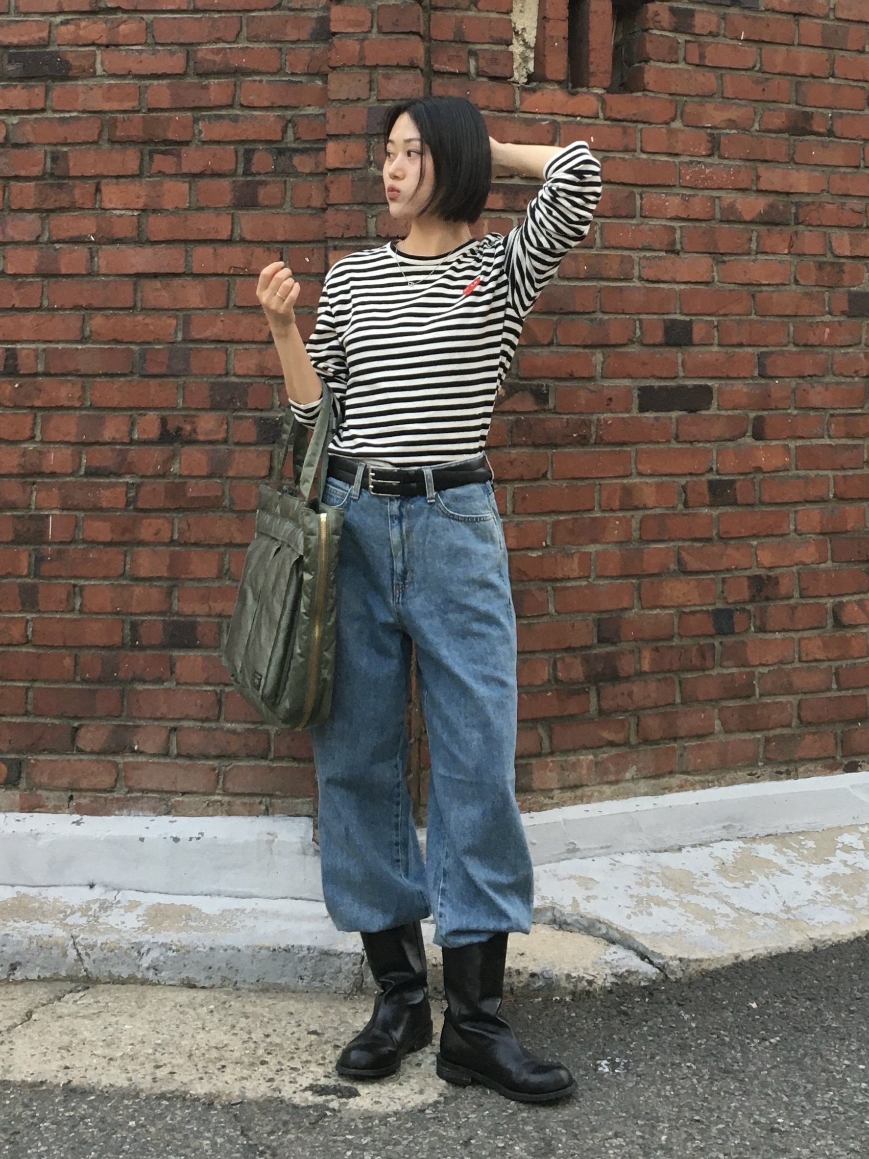Porter Tanker 2Way Tote Bag Sage Green, Play Comme des Garcons Striped LS T-Shirt Black White 착용 스타일