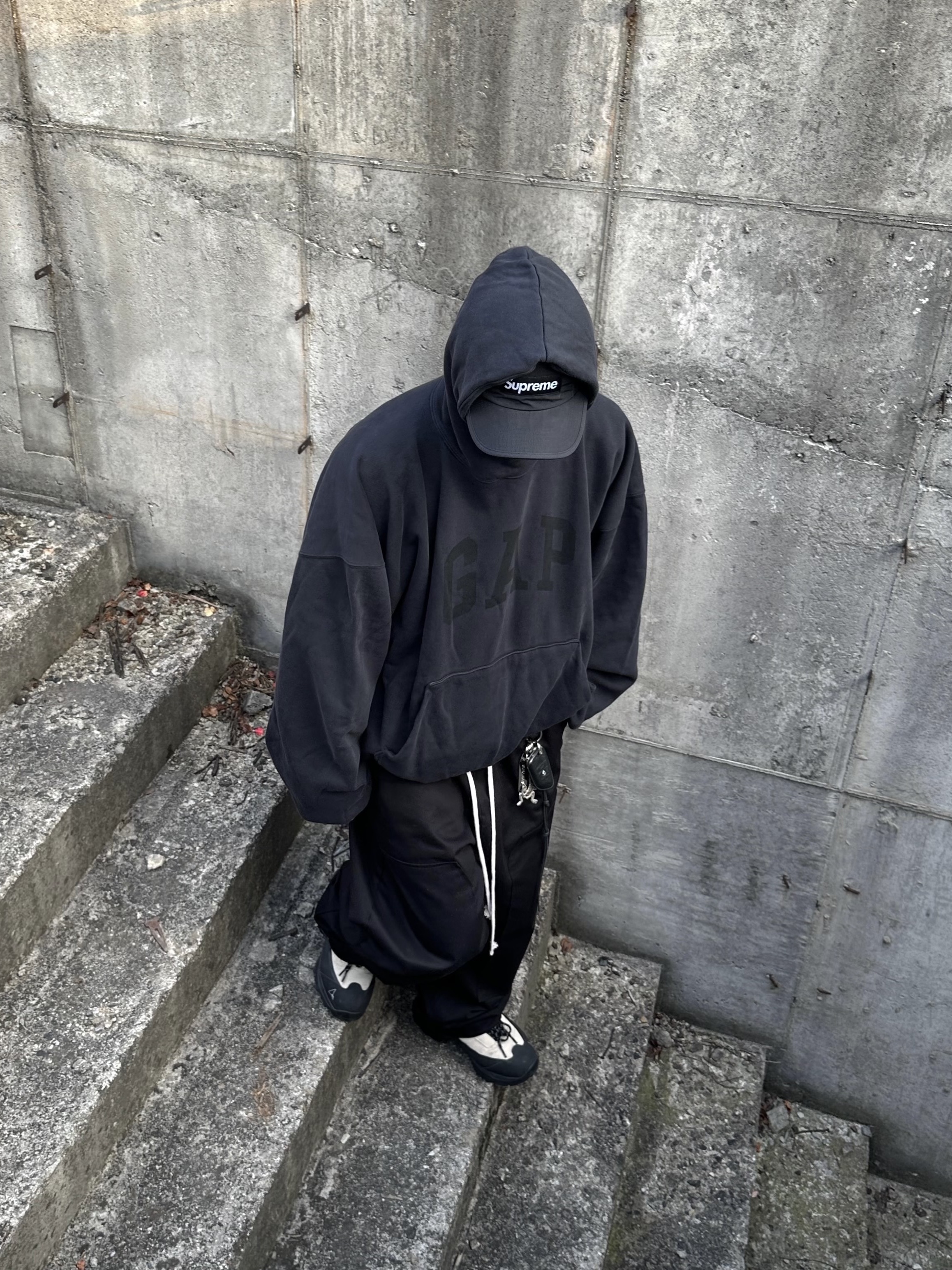 Yeezy Gap Engineered By Balenciaga Dove Hoodie Washed Black, Roa Hiking Katharina Ecostep Vibram Sole Sand 착용 스타일 - 2