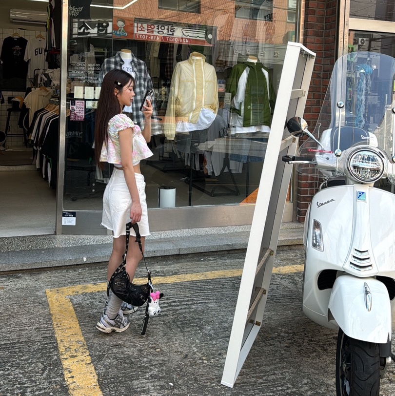 Asics Gel-1130 White Clay Canyon, Balenciaga Arena Lambskin Le Cagole XS Shoulder Bag Black 착용 스타일 - 2