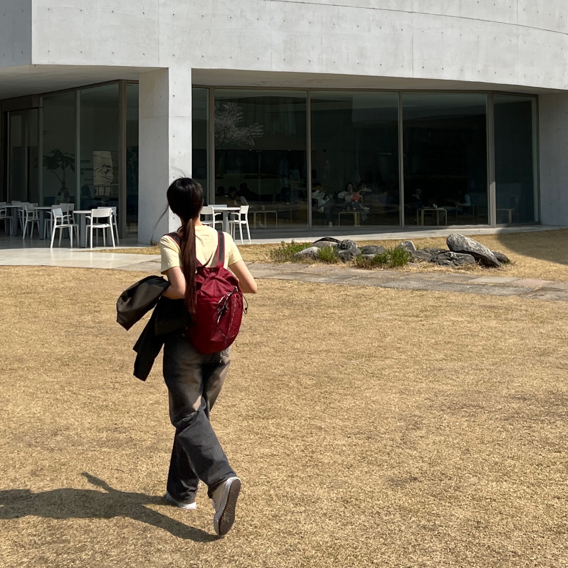 Arc'teryx Heliad 10 Backpack Bordeaux, Maison Mihara Yasuhiro Peterson OG Sole Canvas Low-top Sneakers Natural 착용 스타일