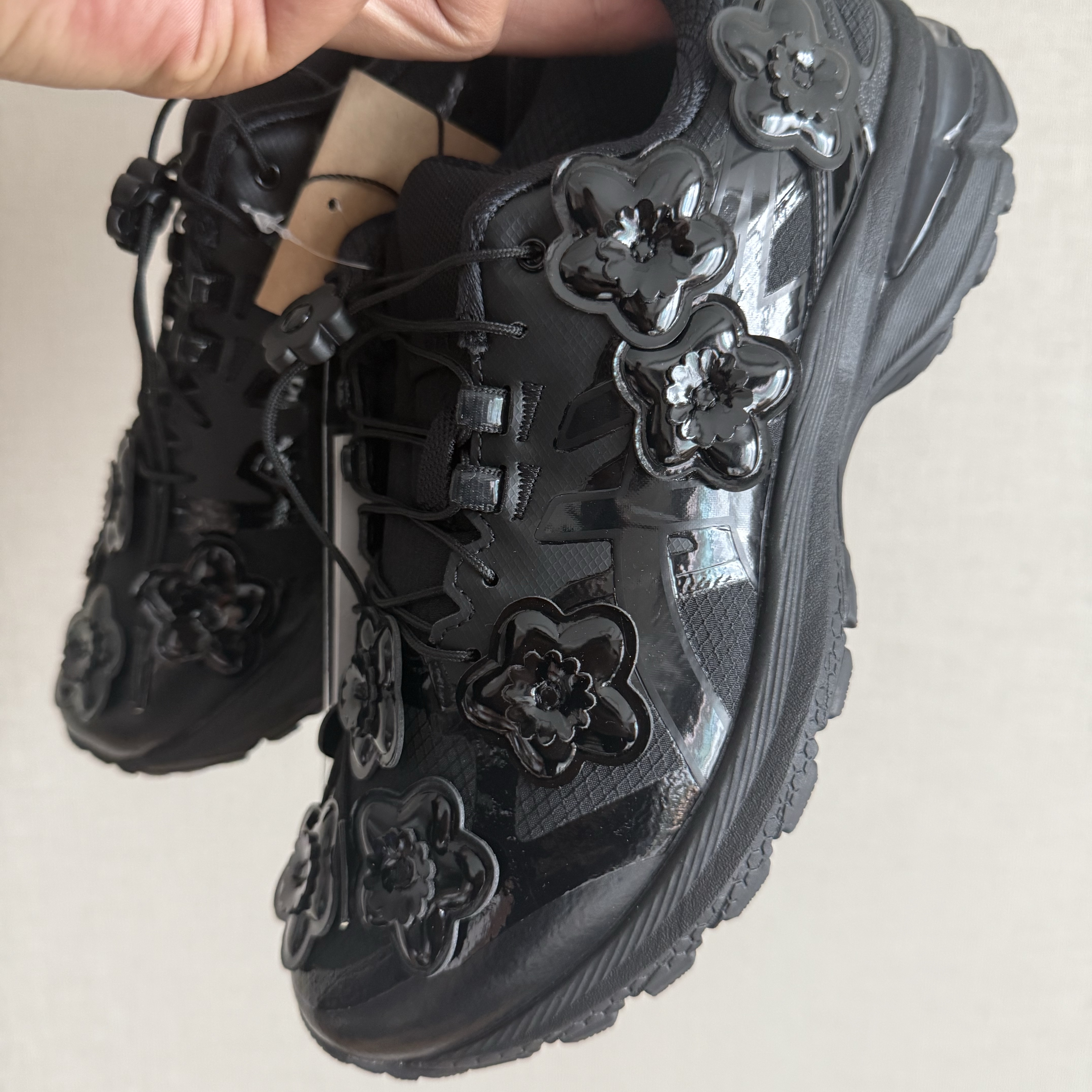 Asics x Cecilie Bahnsen Gel-Terrain Black 착용 스타일 - 4