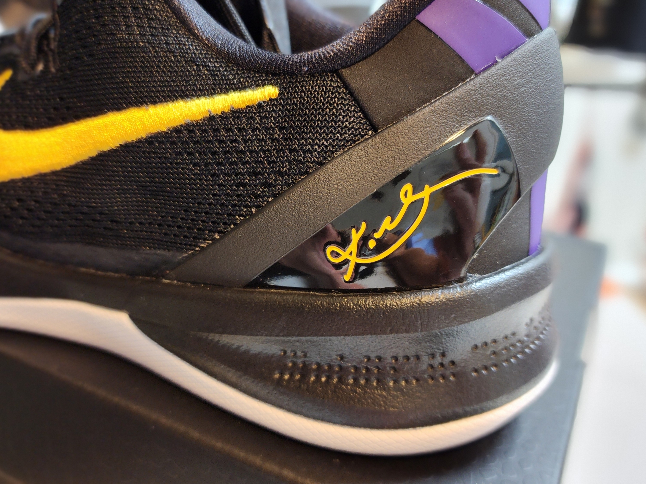Nike Kobe 8 Protro Black and University Gold 착용 스타일 - 2