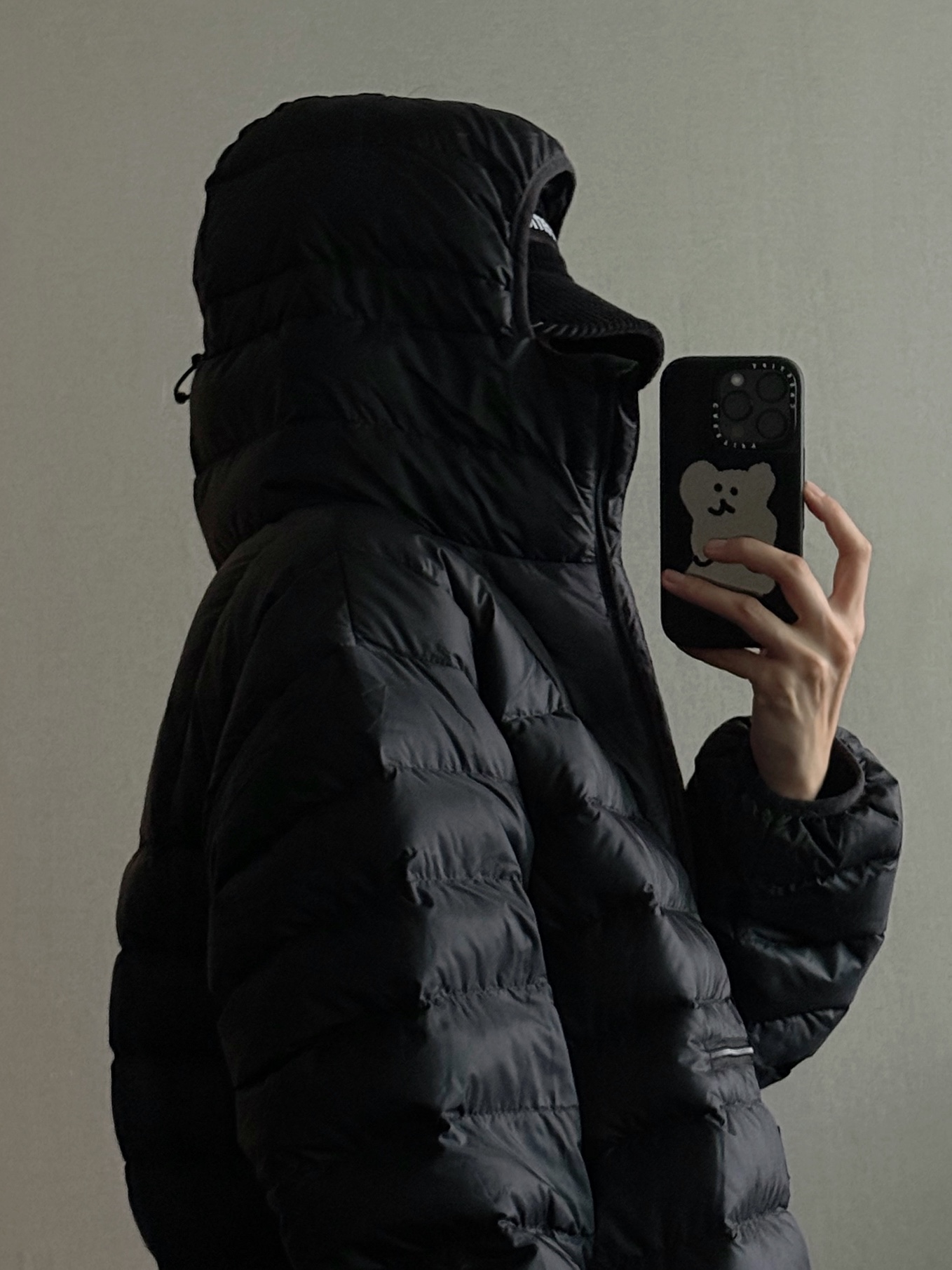 Supreme Micro Down Half Zip Hooded Pullover Black - 24FW, Supreme 2-Tone Corduroy Camp Cap Black - 23SS 착용 스타일 - 3