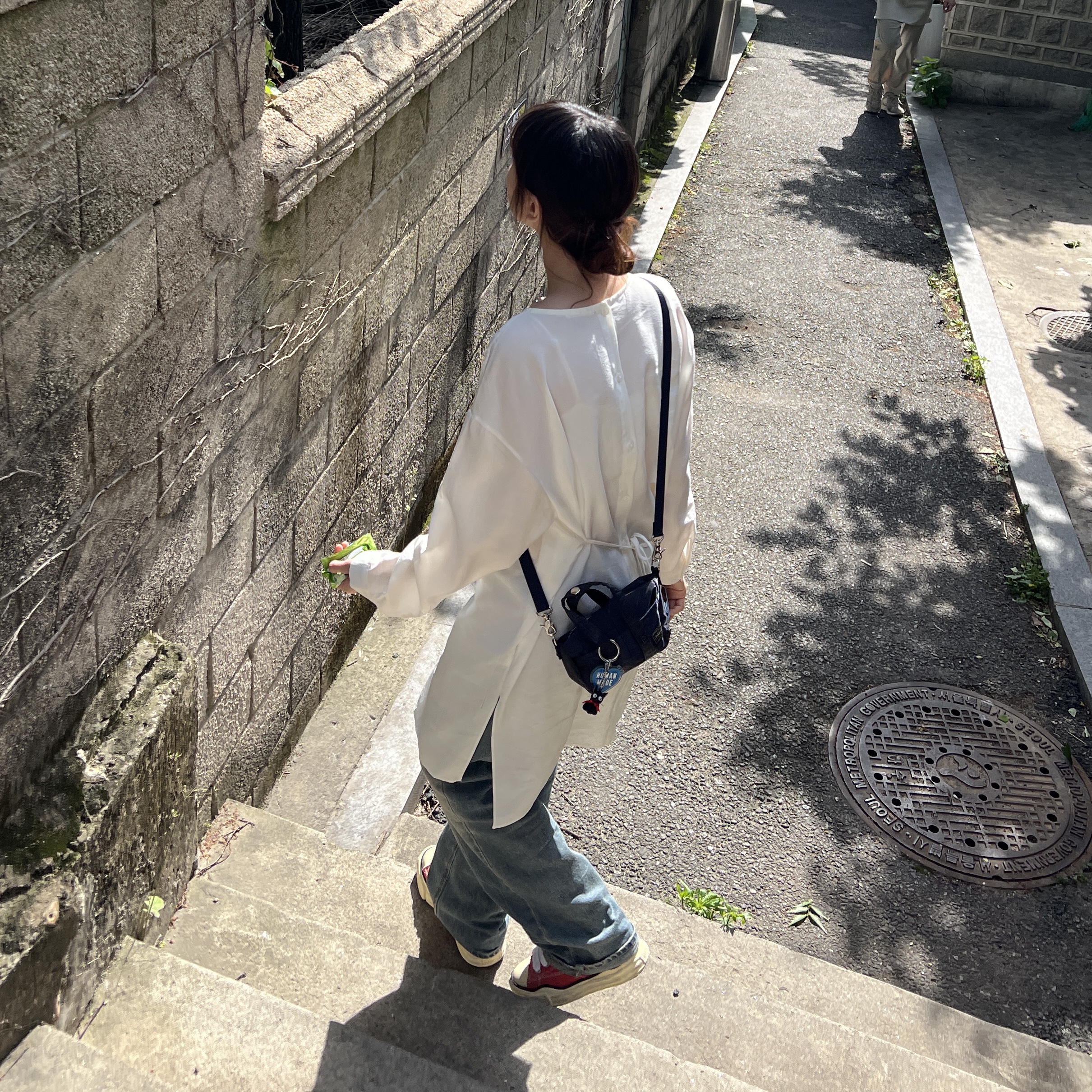 Porter Howl 2Way Boston Bag Mini Navy Blue, Maison Mihara Yasuhiro Peterson VL OG Sole Canvas Low-top Sneakers Red 착용 스타일