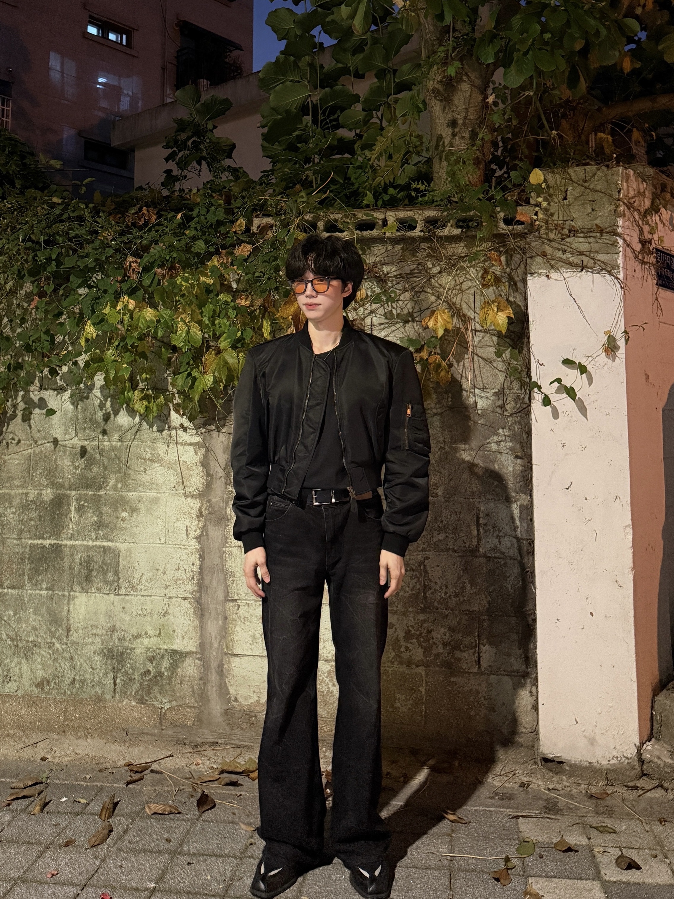 Balenciaga Bomber Dark Green, Nike x Martine Rose Shox MR4 Black 착용 스타일 - 4