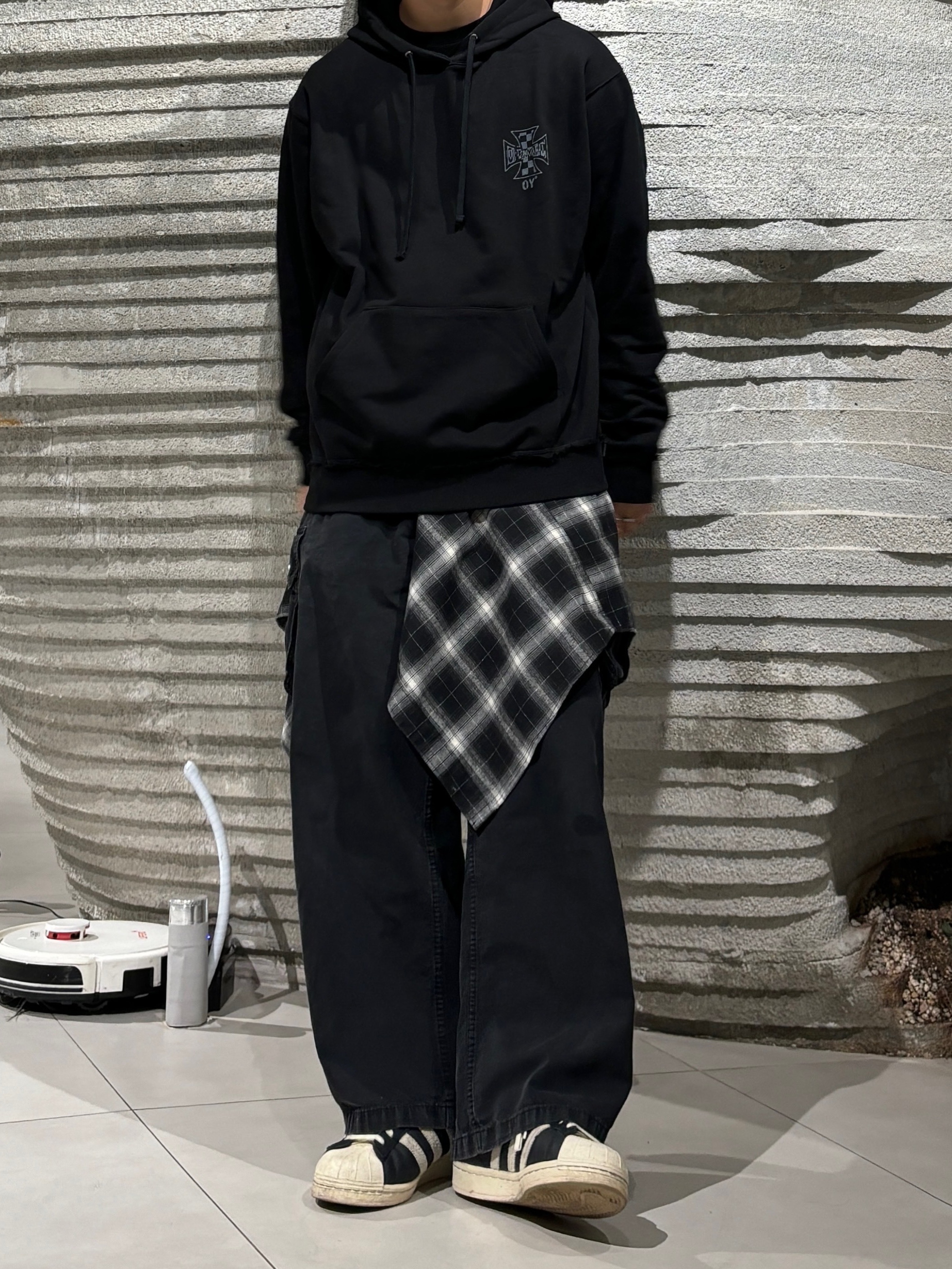Adidas Superstar 82 Black White 착용 스타일 - 6