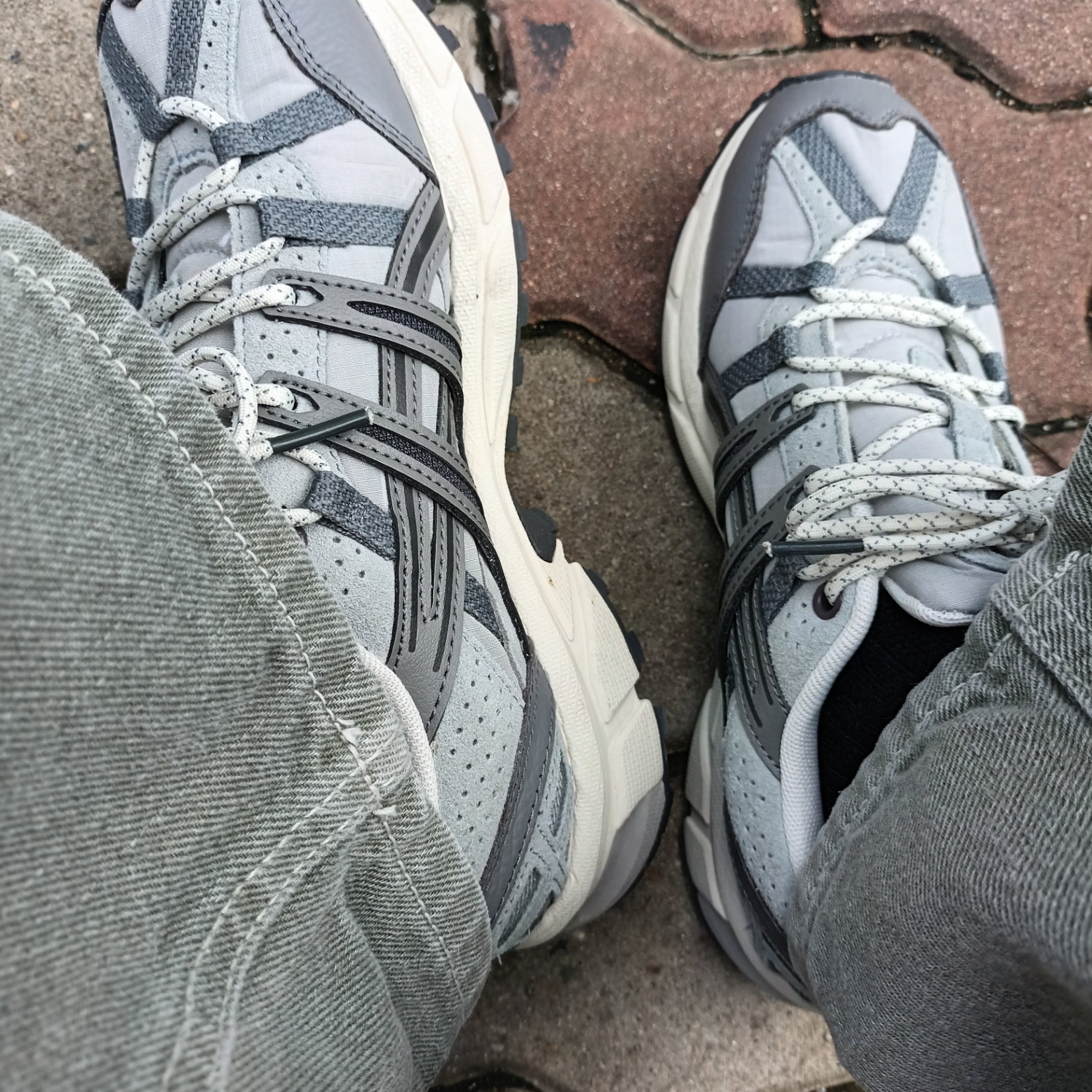 Asics Gel-Sonoma 15-50 Oyster Grey Clay Grey 착용 스타일 - 3
