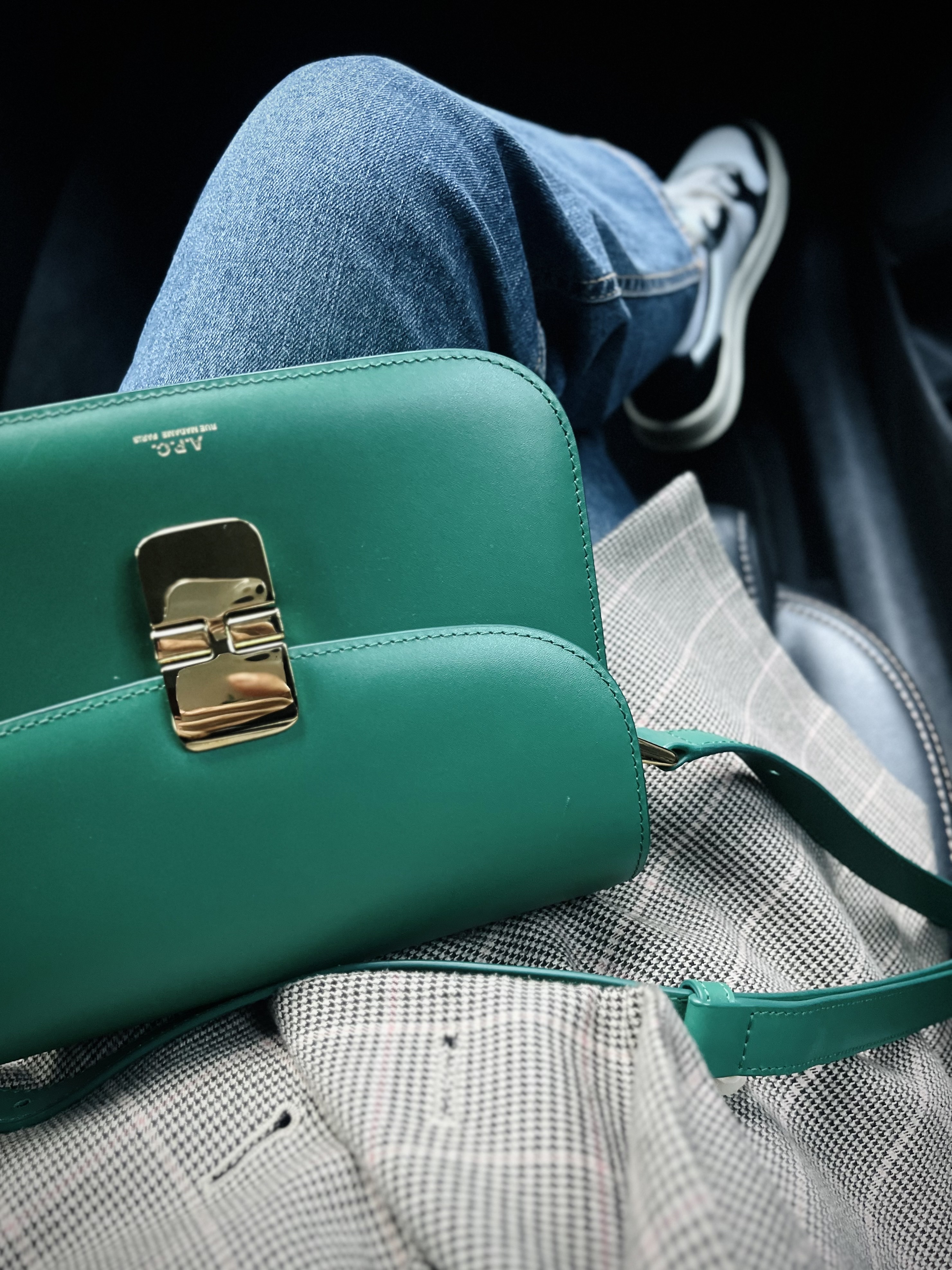 A.P.C. Grace Small Bag Green, A.P.C. Grace Small Bag Black Gold 착용 스타일