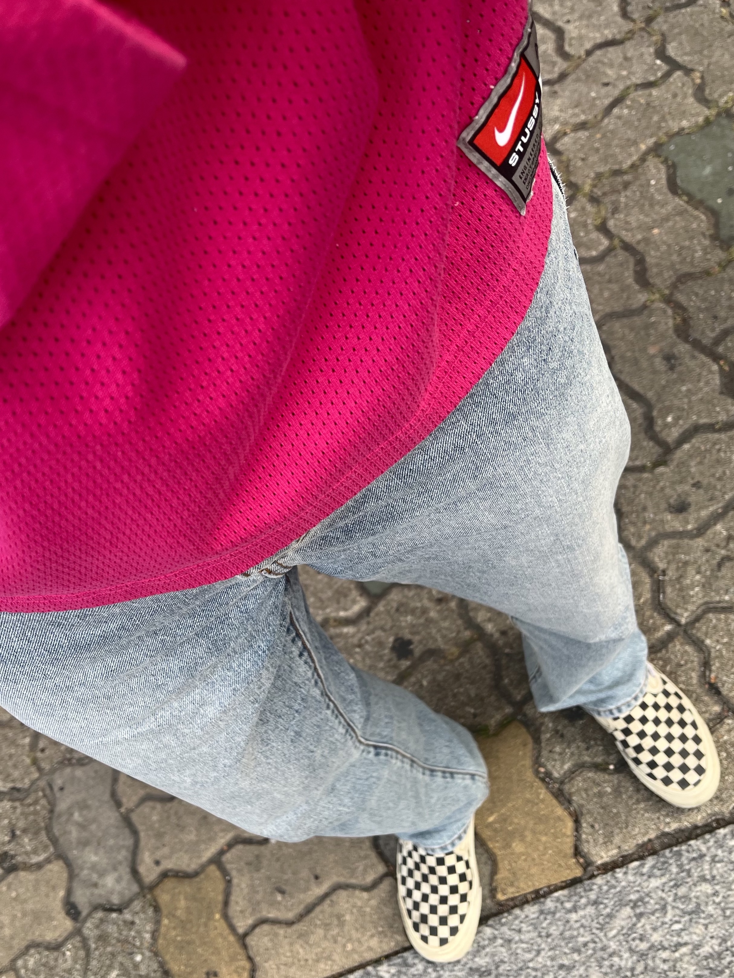Nike x Stussy Long Sleeve Top Fireberry (FJ9164-615), Vans Vault OG Classic Slip-On LX Checkerboard 착용 스타일