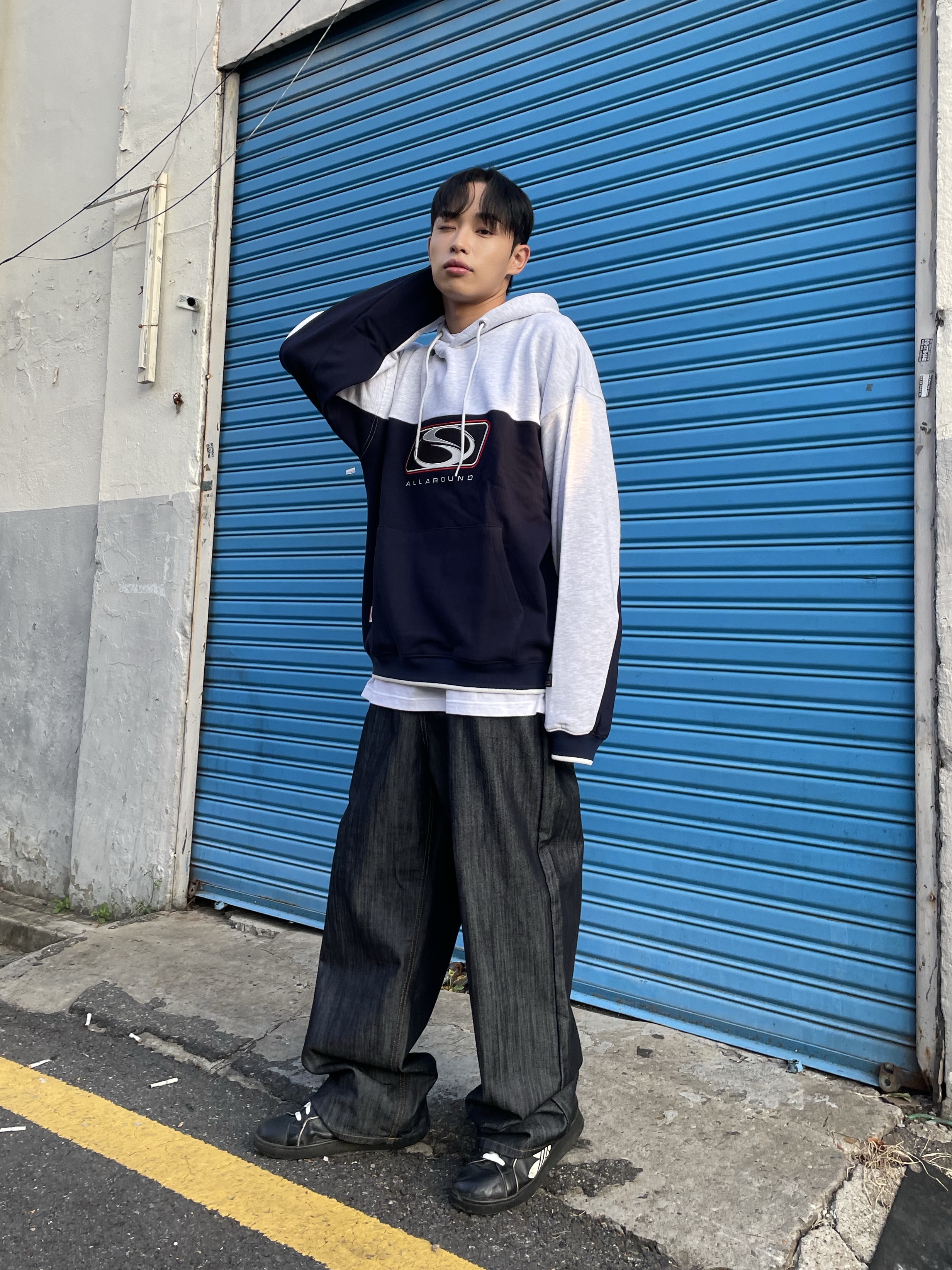 SPORT CHAMBER SC Big Flash Hoodie T-Shirt Navy 착용 스타일 - 3
