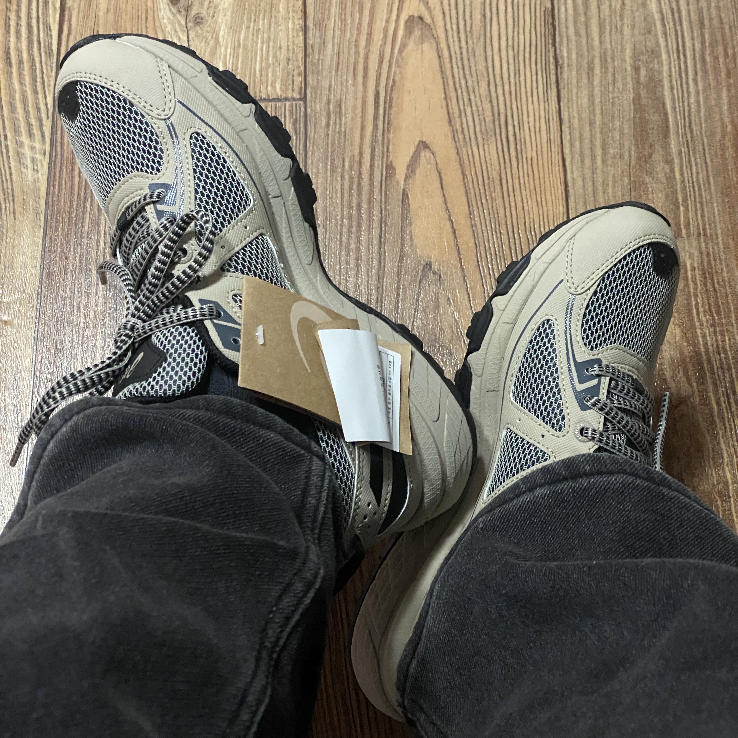 Asics Gel-Venture 6 Feather Grey Black 착용 스타일