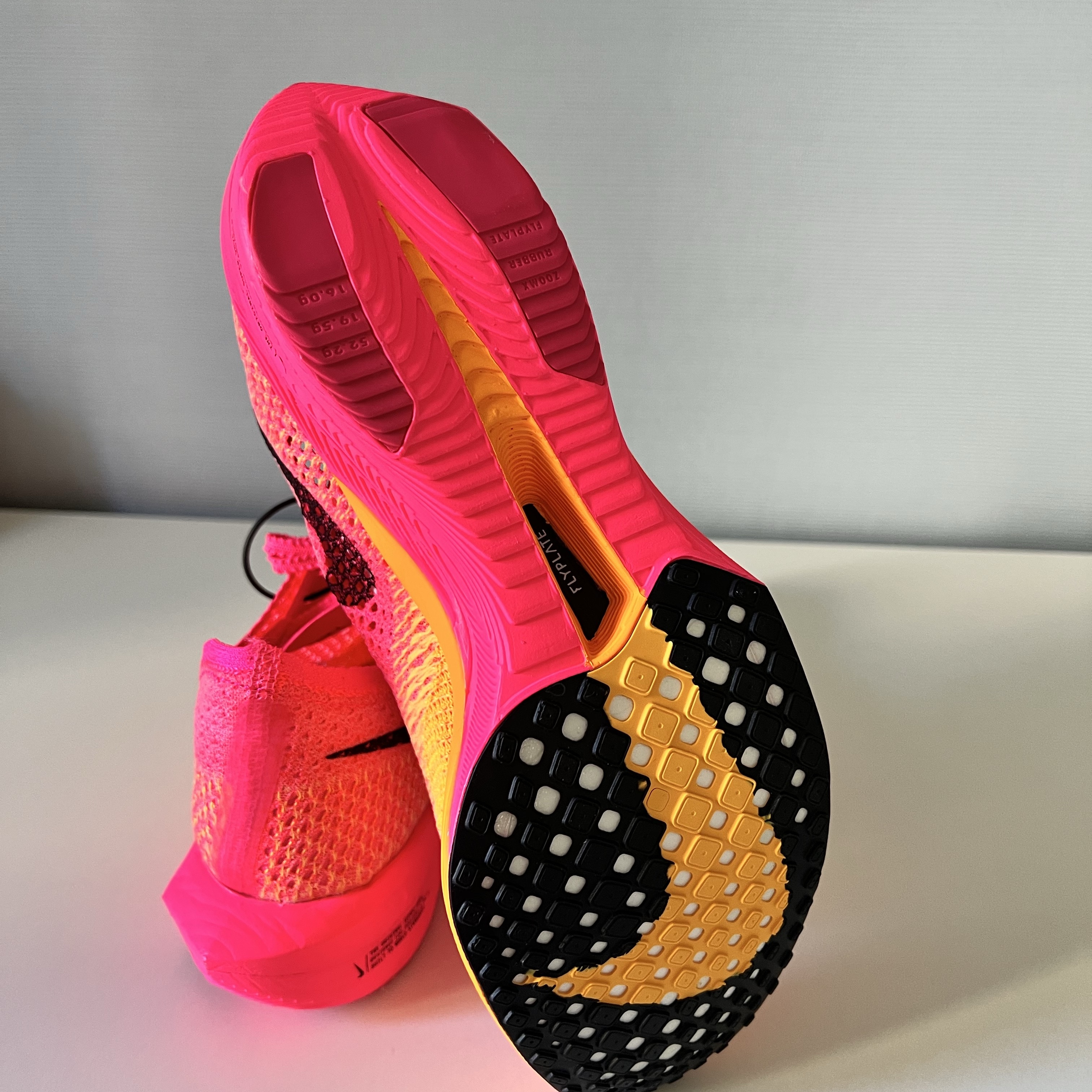 (W) Nike ZoomX Vaporfly Next% 3 Hyper Pink Laser Orange 착용 스타일