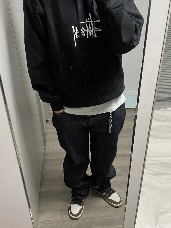 Jordan 1 x Travis Scott Retro High OG SP Mocha, Stussy Basic Applique Hoodie Black 착용 스타일