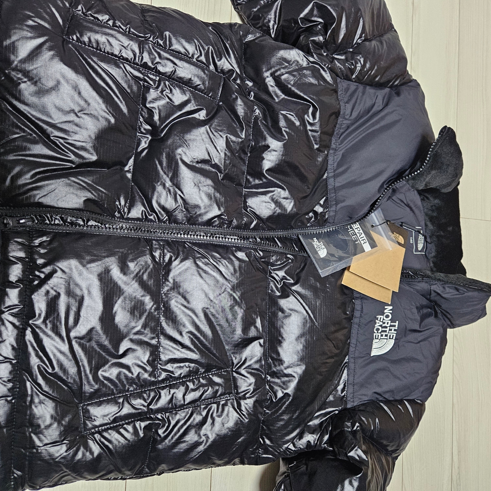(Kids) The North Face 1996 Eco Nuptse Down Jacket Real Black, (Kids) Essentials Sweatpants Sand - 23SS 착용 스타일 - 1