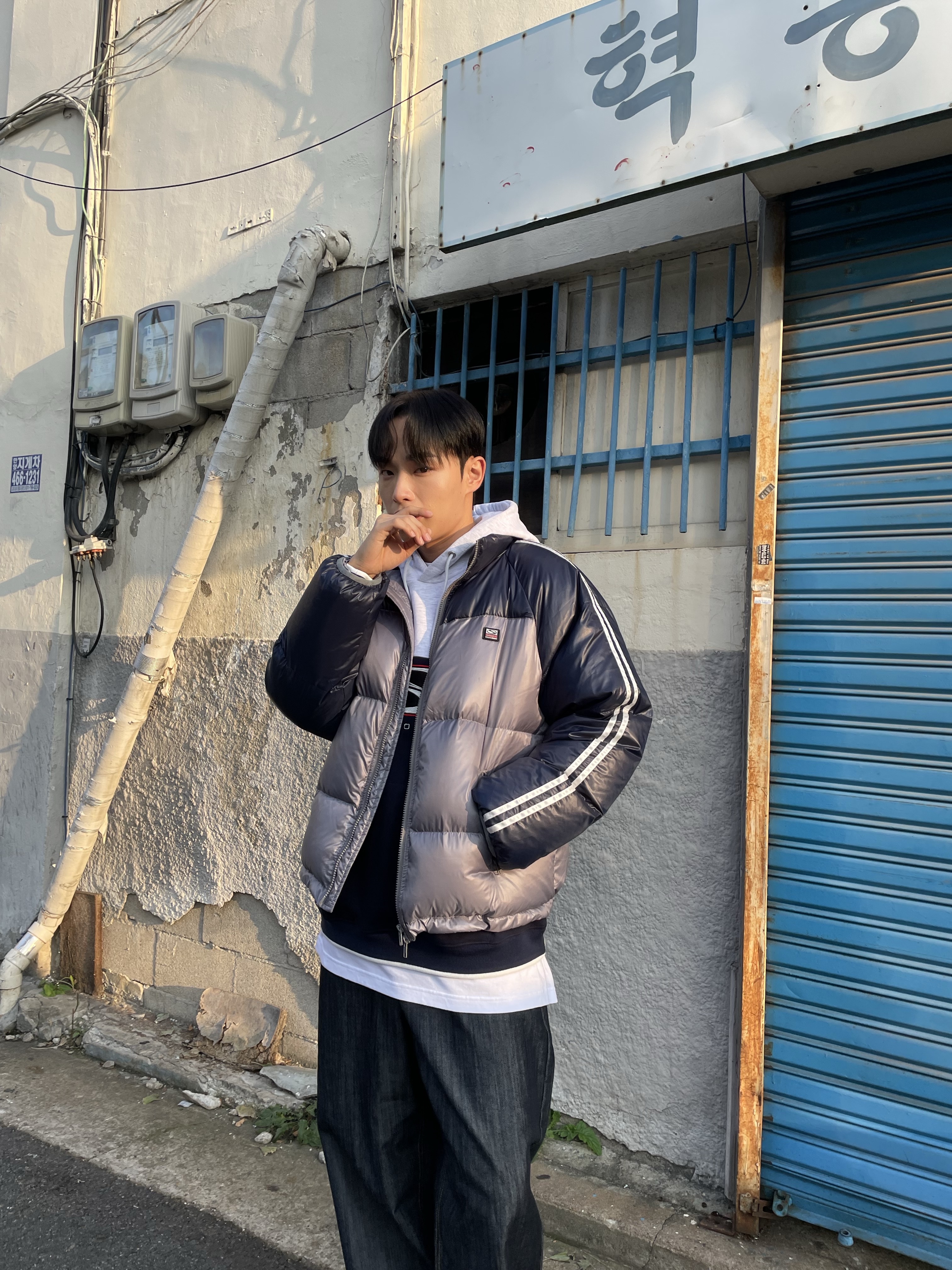 SPORT CHAMBER SC Big Flash Hoodie T-Shirt Navy 착용 스타일 - 2