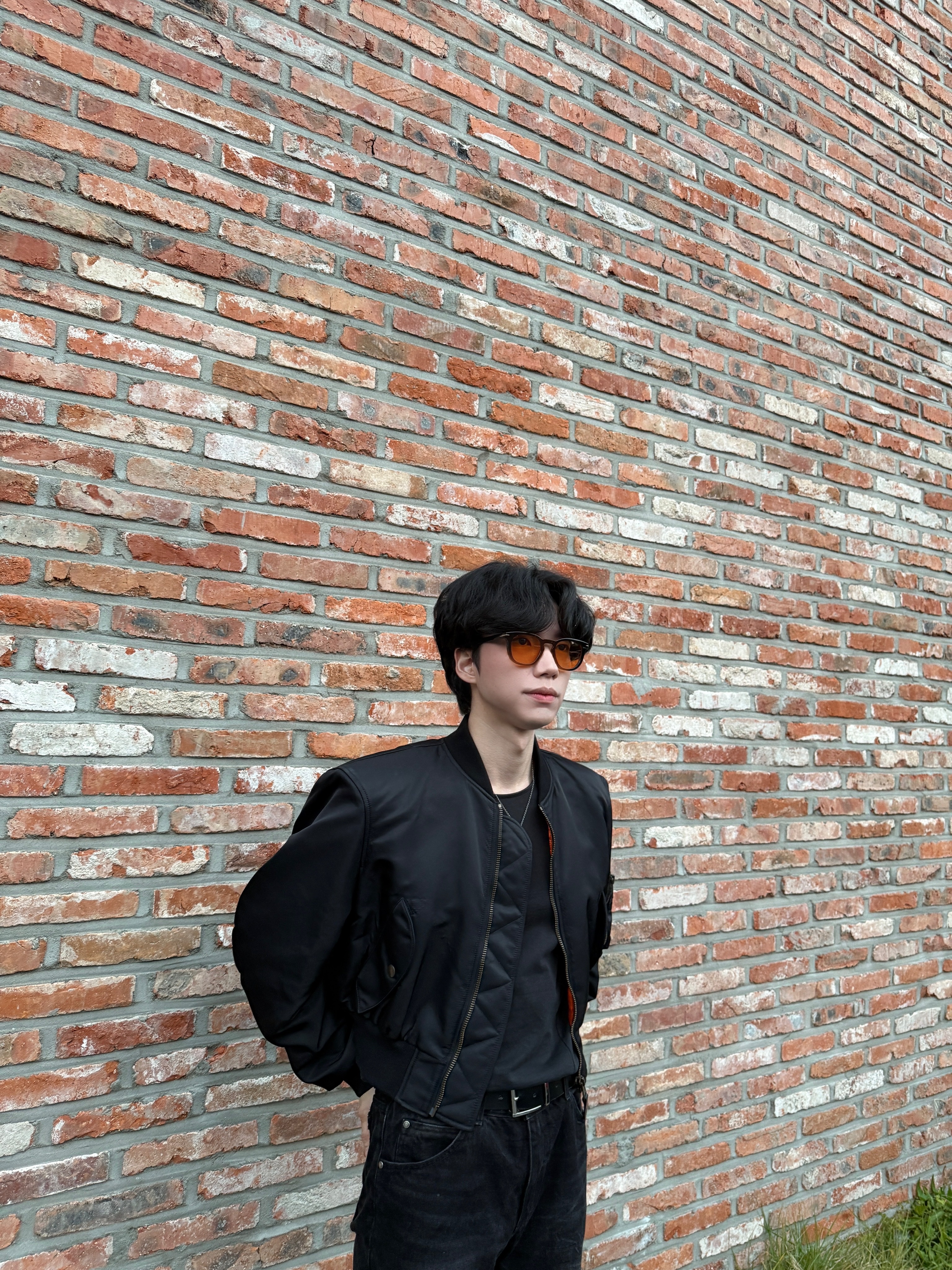 Balenciaga Bomber Dark Green, Nike x Martine Rose Shox MR4 Black 착용 스타일 - 3