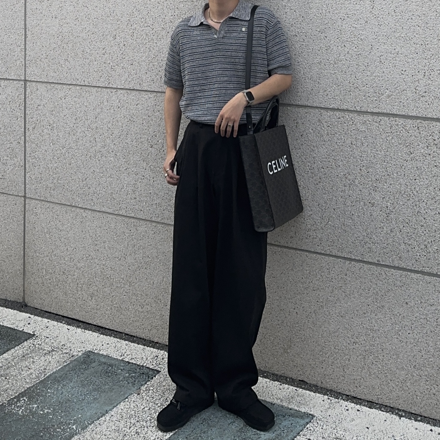 Celine Medium Vertical Cabas in Triomphe Canvas with Celine Print Black, Clarks Wallabee Black Suede 착용 스타일