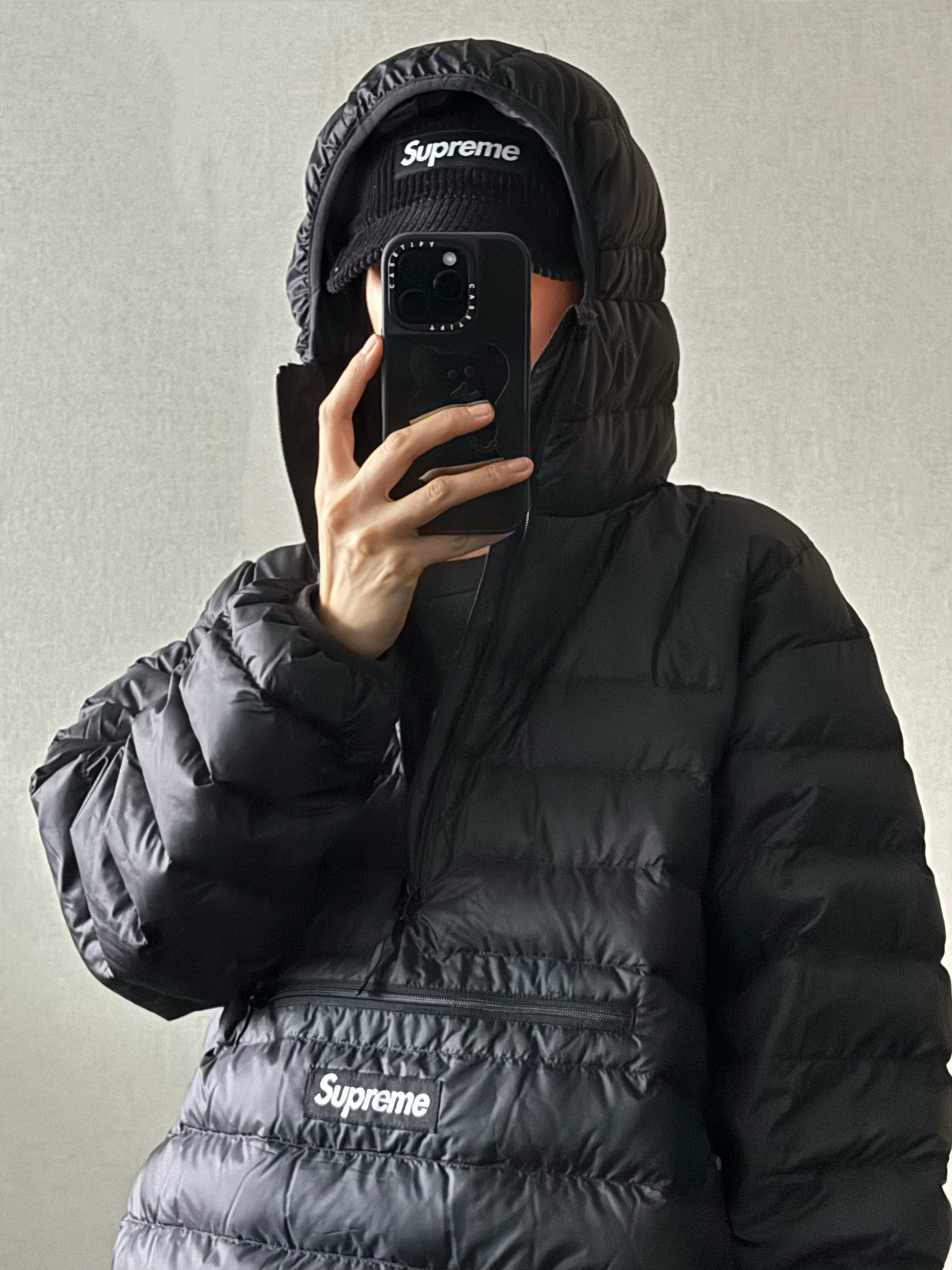 Supreme Micro Down Half Zip Hooded Pullover Black - 24FW, Supreme 2-Tone Corduroy Camp Cap Black - 23SS 착용 스타일 - 1