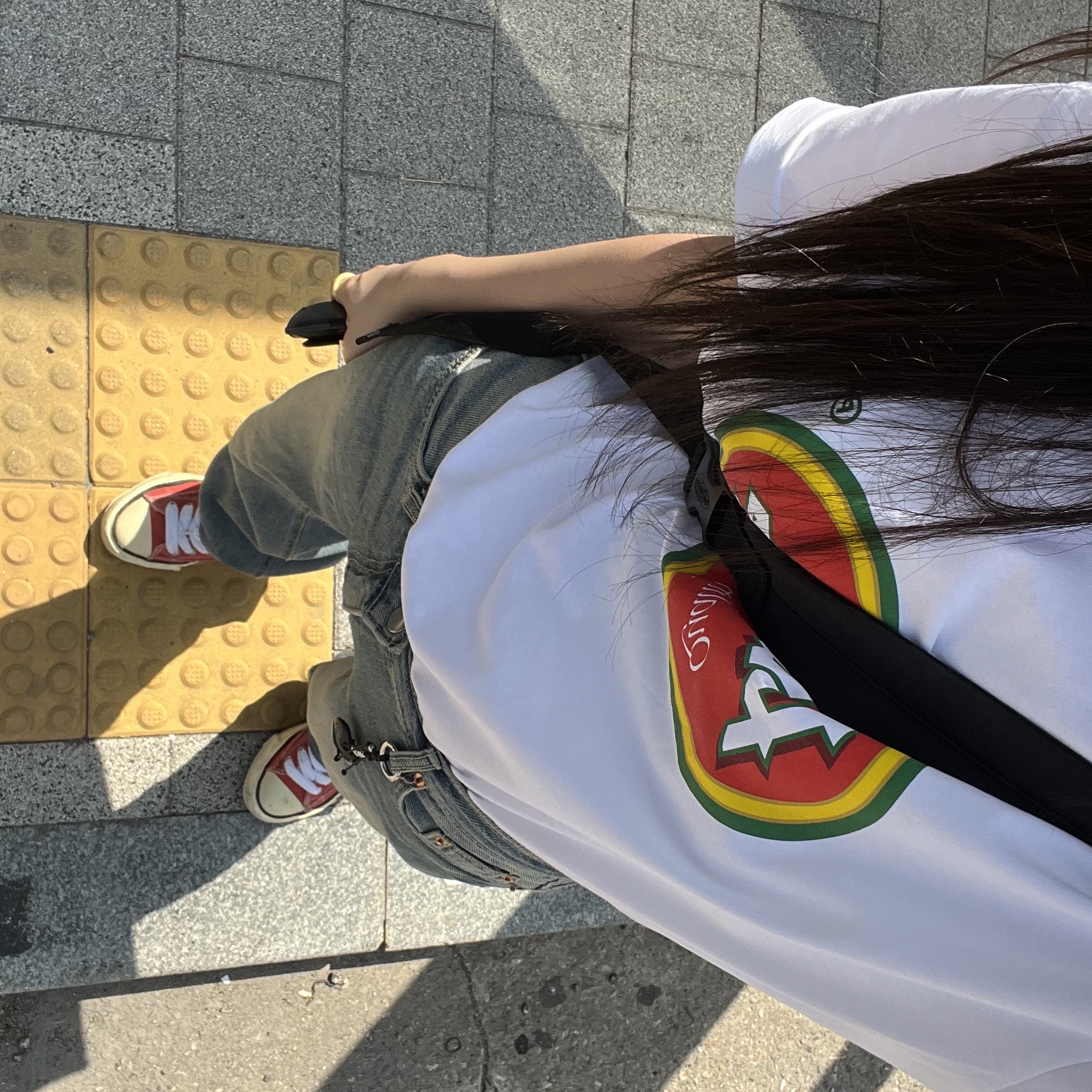 Palace Quality T-Shirt White - 24SS, Maison Mihara Yasuhiro Peterson VL OG Sole Canvas Low-top Sneakers Red 착용 스타일