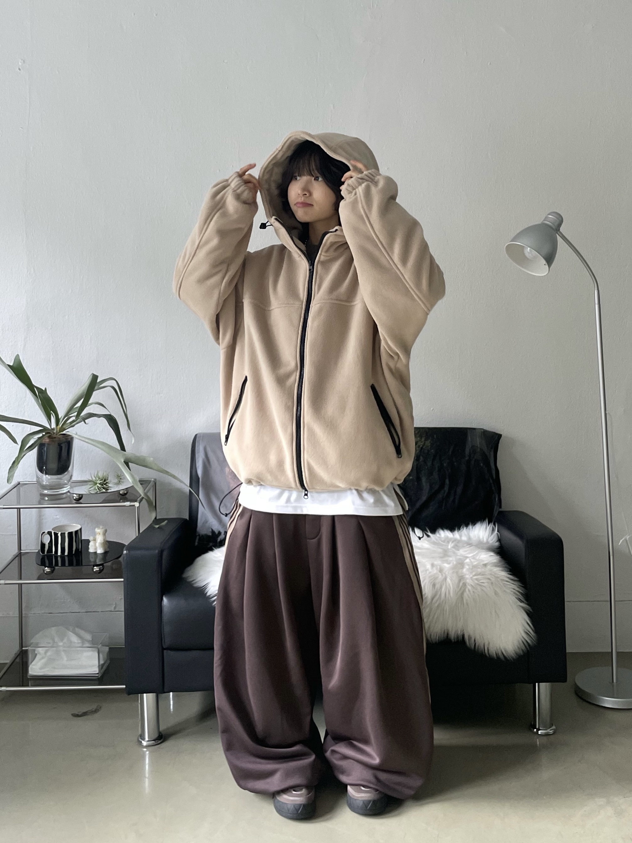 (W) Adidas Adimatic Earth Strata Dark Brown 착용 스타일 - 2