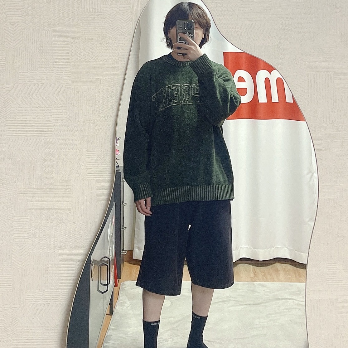 Supreme Contrast Arc Sweater Olive - 24SS, Supreme Script Baggy Denim Short Washed Black - 24SS 착용 스타일 - 2