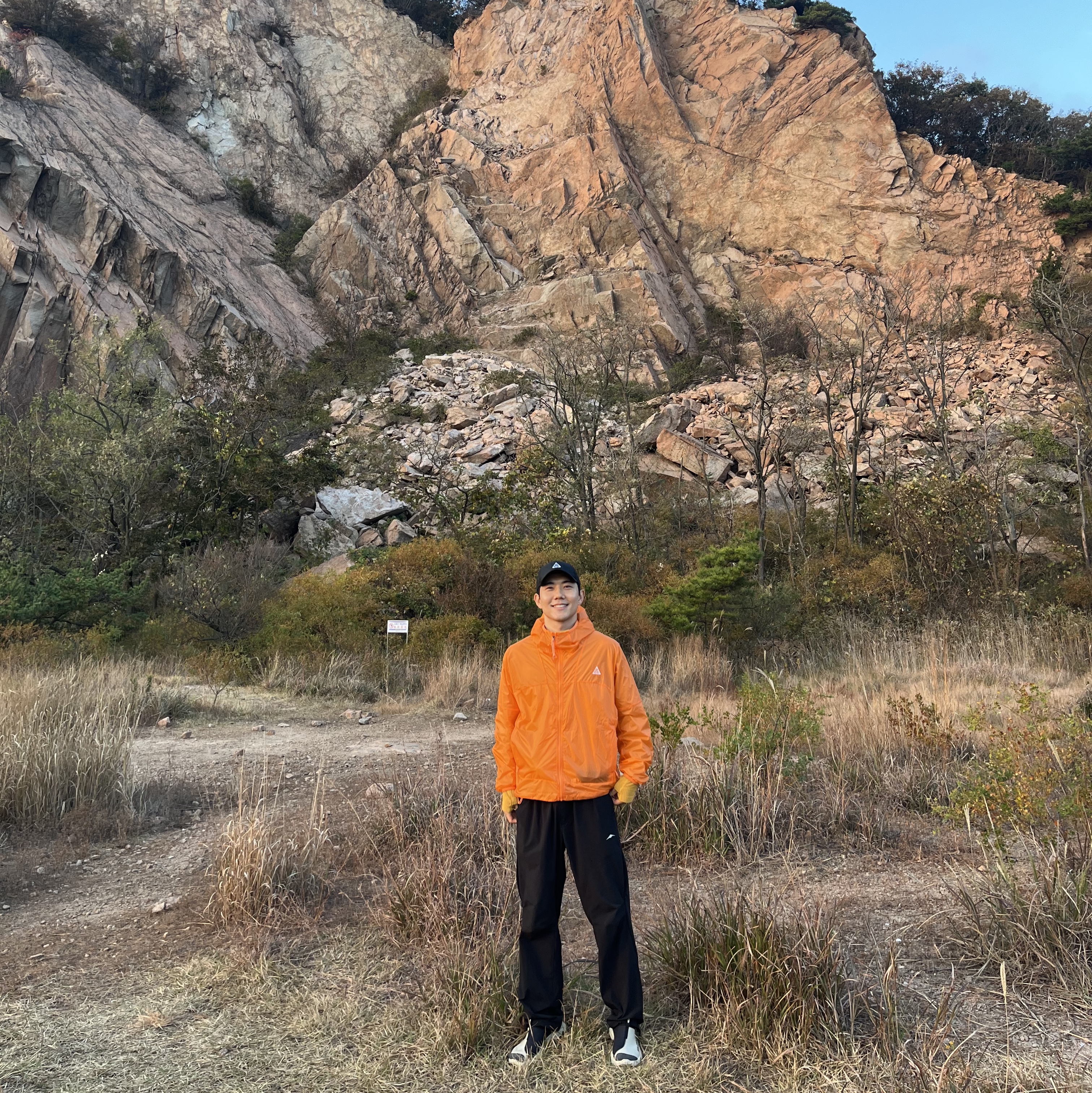 Nike ACG Windproof Cinder Cone Jacket Bright Mandarin - Asia, Salomon RX Slide 3.0 Bleached Sand 착용 스타일